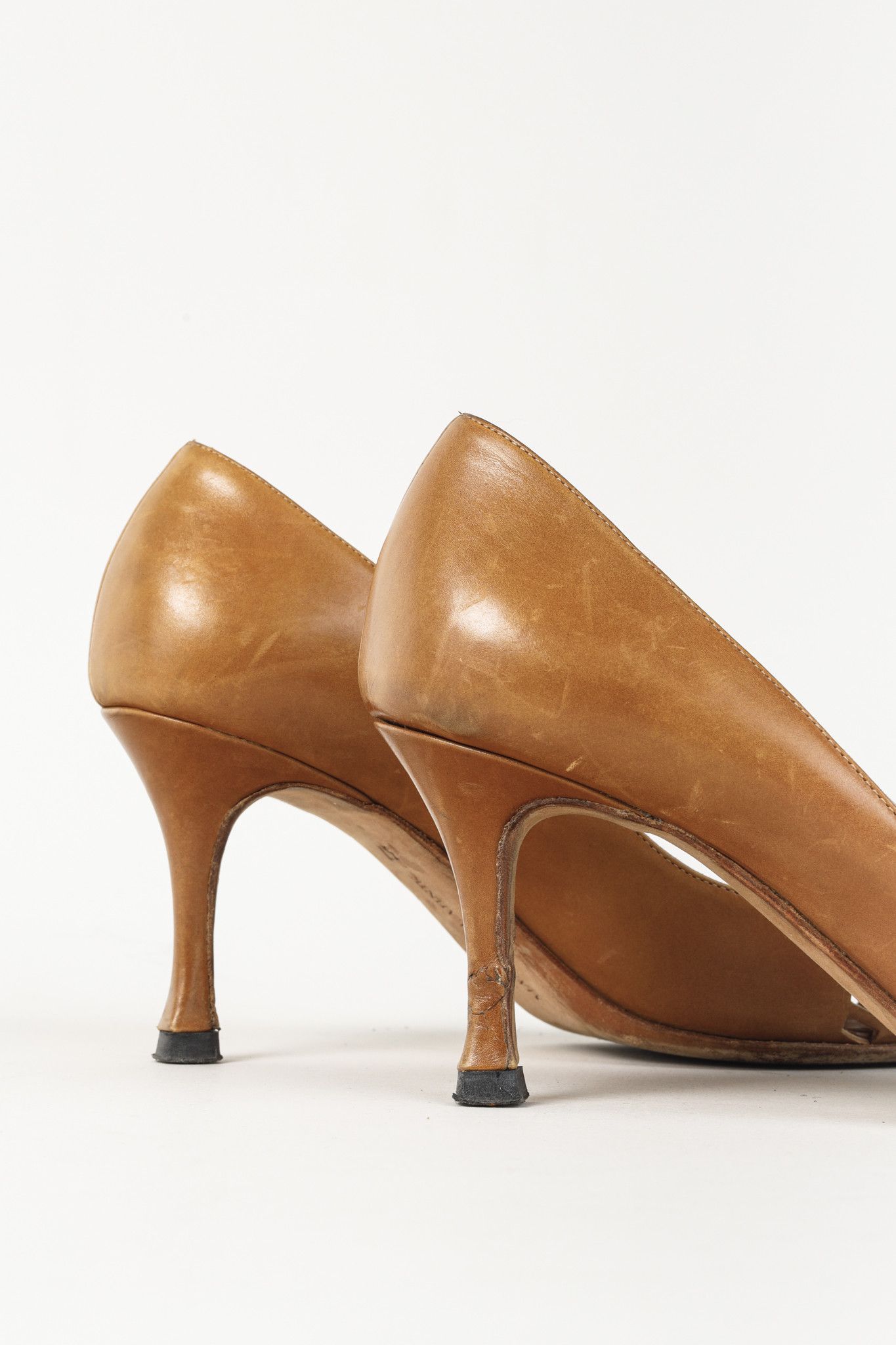 Manolo Blahnik Manolo Blahnik Tan Cut-out Leather Pumps Size US 7 / IT 37 - 8 Thumbnail