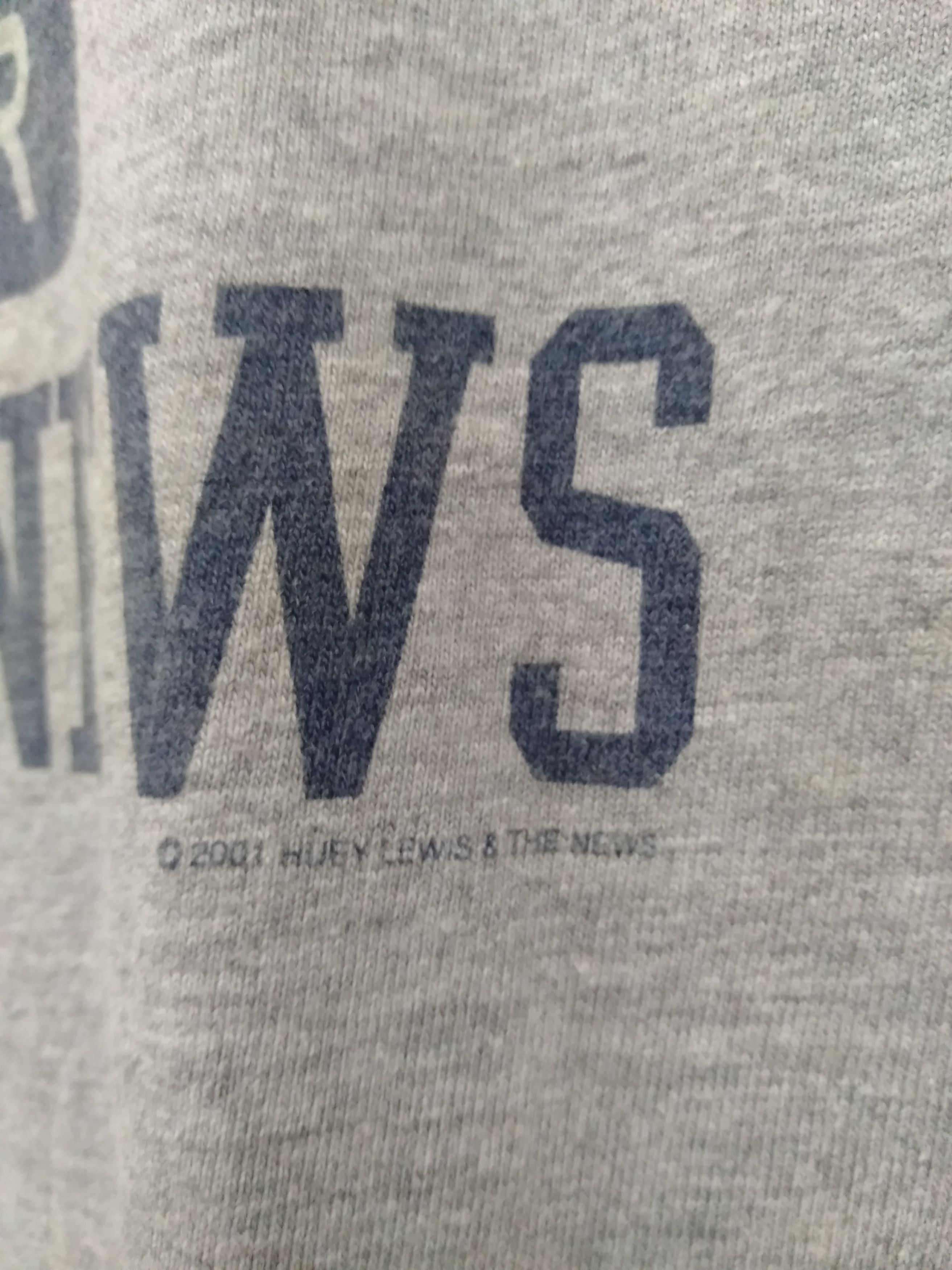 Band Tees Vintage 2001 Huey Lewis And the News band tour t shirt Size US L / EU 52-54 / 3 - 4 Thumbnail