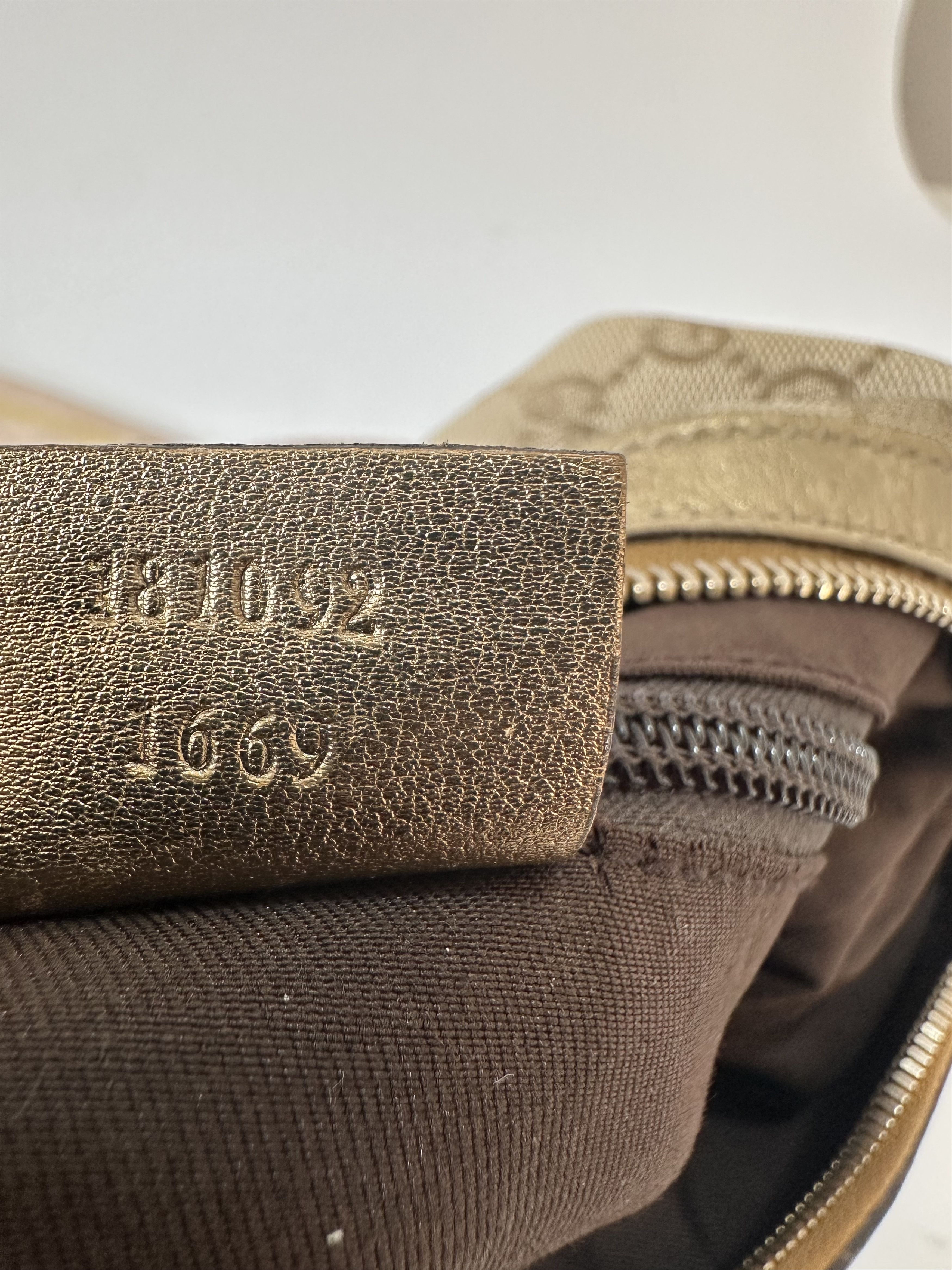 Gucci GUCCI GG Canvas Medium Sherry Half Moon Crossbody Bag Gold Size ONE SIZE - 7 Thumbnail