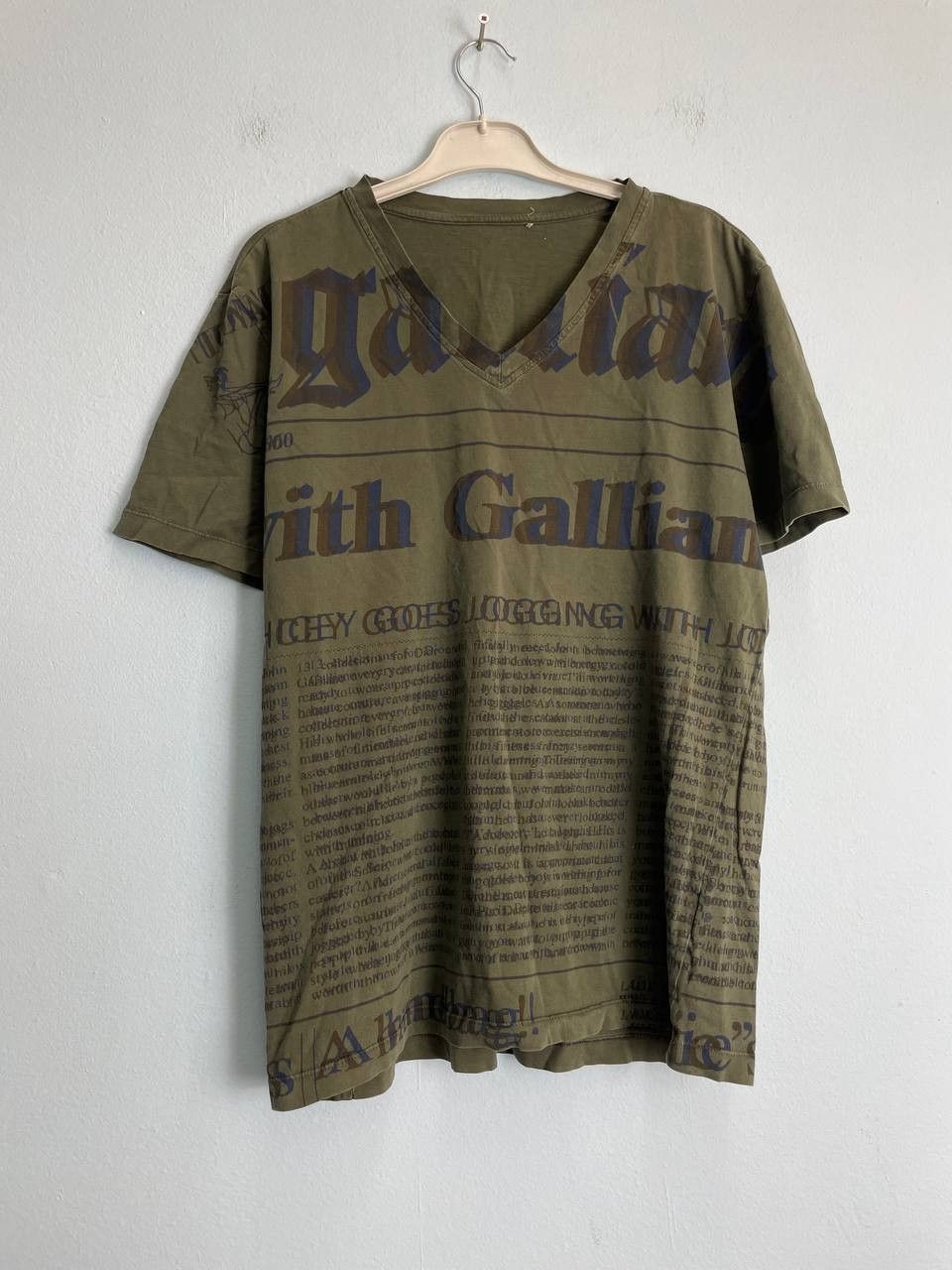 Designer × John Galliano Vintage John Galliano Newspaper Print T-shirt Rare Size US L / EU 52-54 / 3 - 1 Thumbnail
