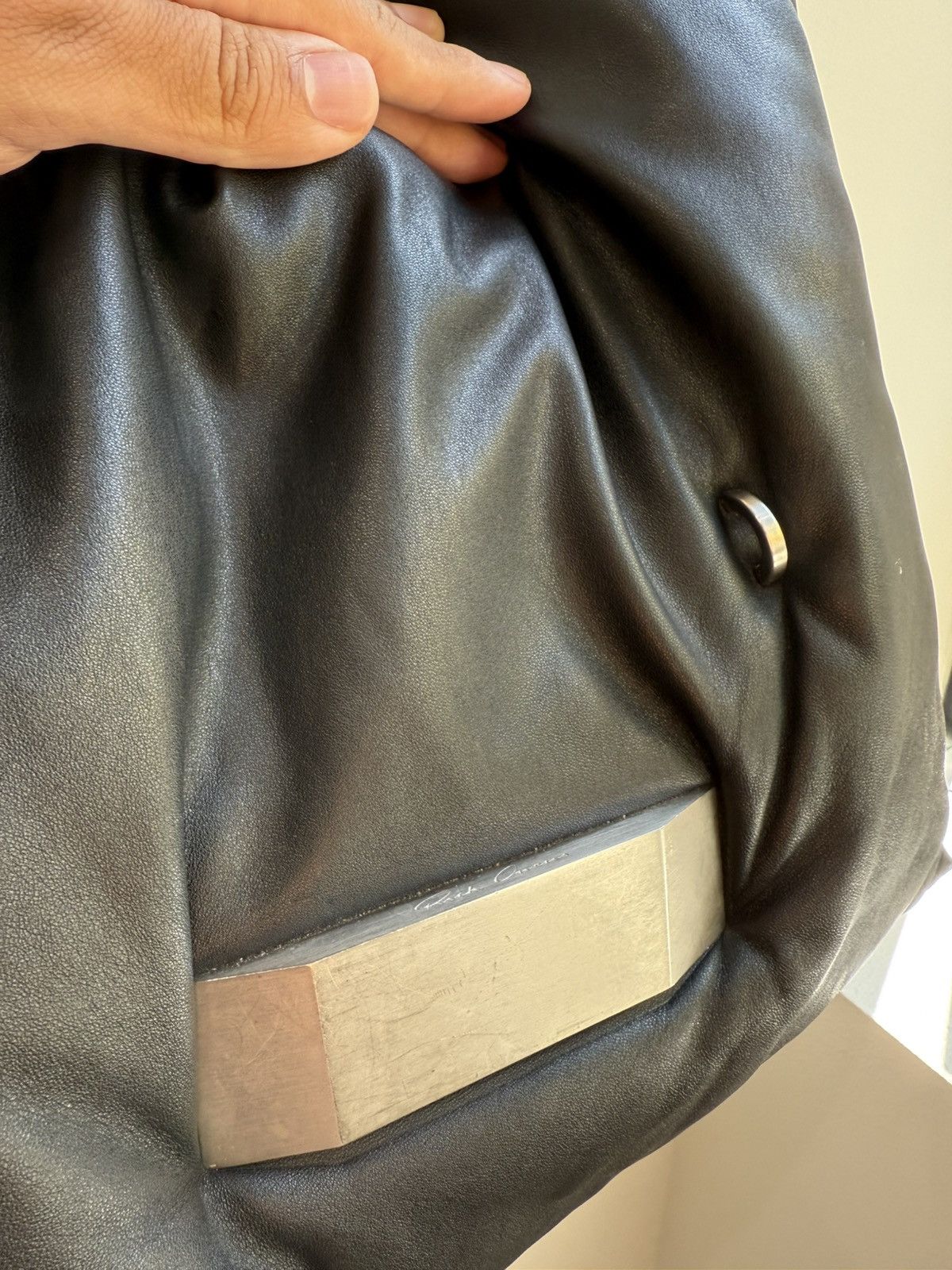 Rick Owens Rick Owens Work Pillow Grifin in Black Lambskin Size ONE SIZE - 7 Thumbnail