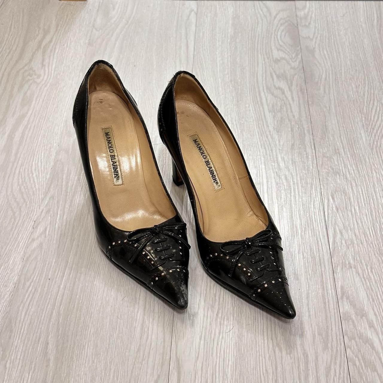 MANOLO BLAHNIK COQUETTE BOW PUMP HEELS