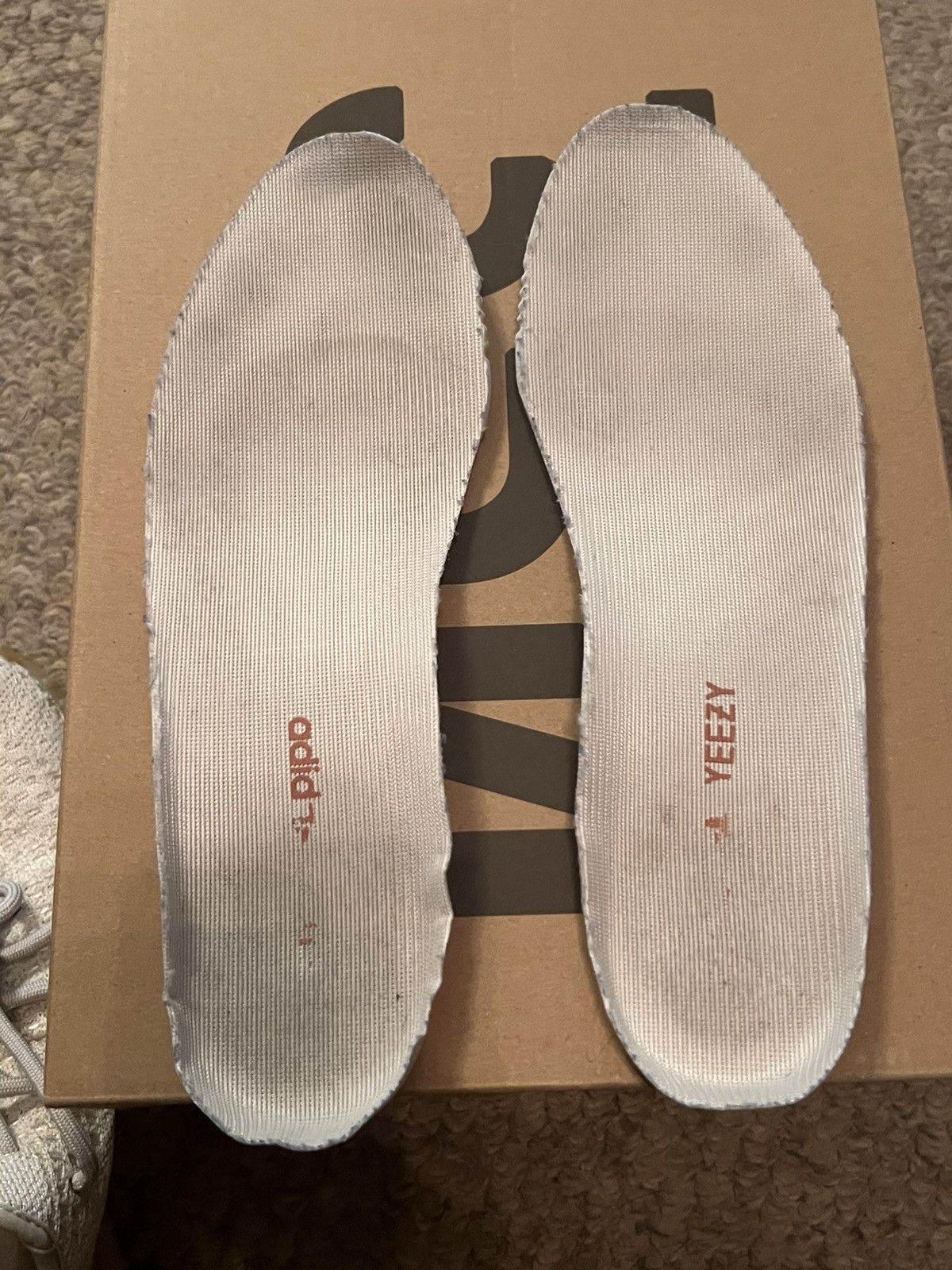 Adidas Yeezy boost 350 V2 Light Size US 9.5 / EU 42-43 - 6 Thumbnail