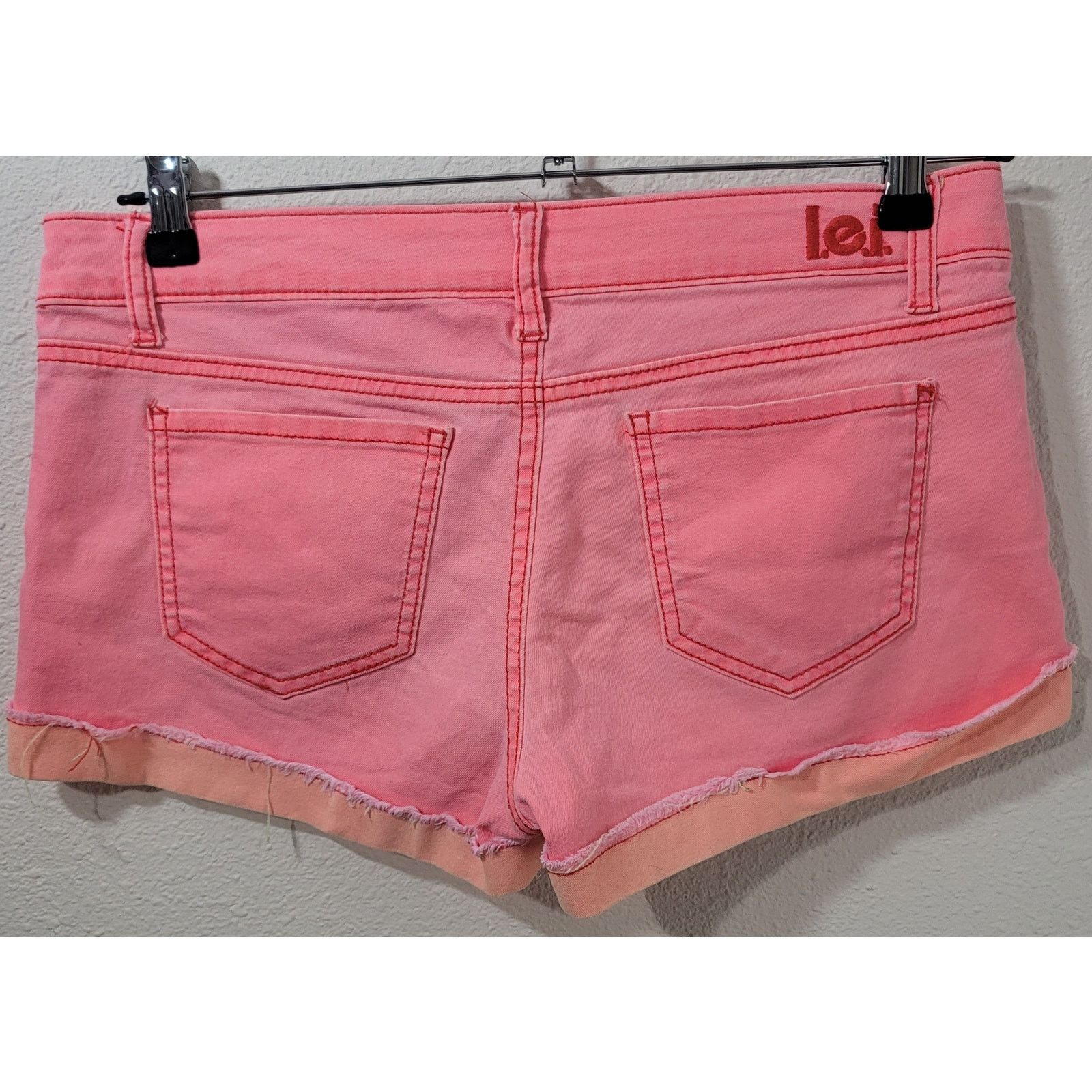 L.E.I. L.E.I. Pink Orange Hot Pants Style Shorts 11 Worn Look Size 33" - 3 Thumbnail