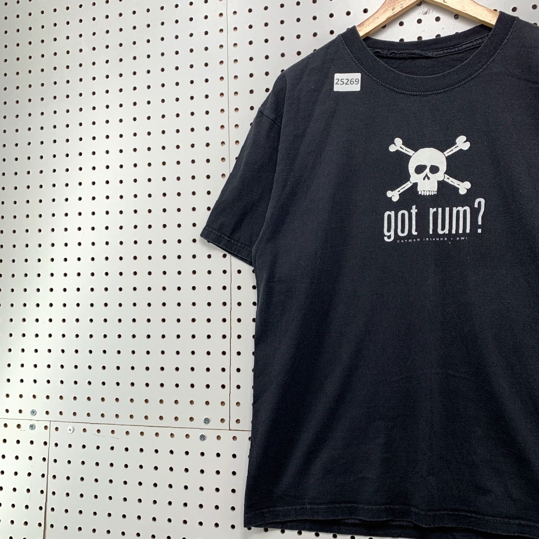 Gildan VINTAGE Gildan Got Rum Skull Bones Graphic T-Shirt Black Adult Medium Size US M / EU 48-50 / 2 - 3 Thumbnail
