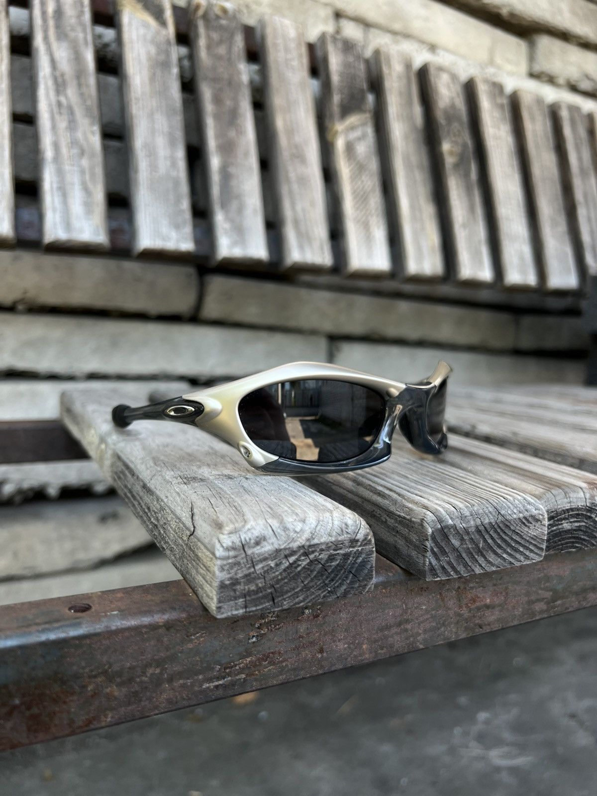 OAKLEY 00s WIRETAP シルバー　廃盤　激レア　テック系 OAKLEY 00s WIRETAP シルバー 廃盤 激レア テック系 - メルカリ