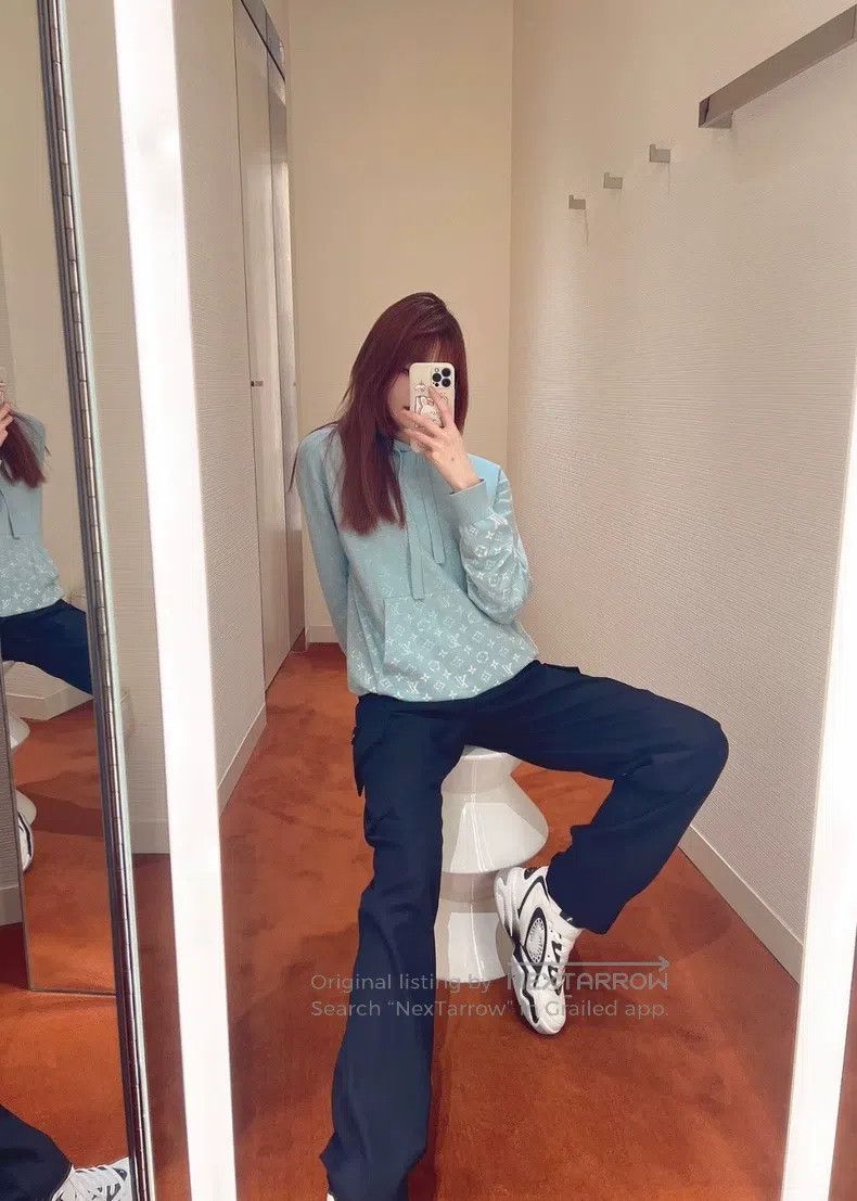 Louis Vuitton Louis Vuitton FALL Series Gradient Hooded Sweatshirt Size US M / EU 48-50 / 2 - 1 Thumbnail