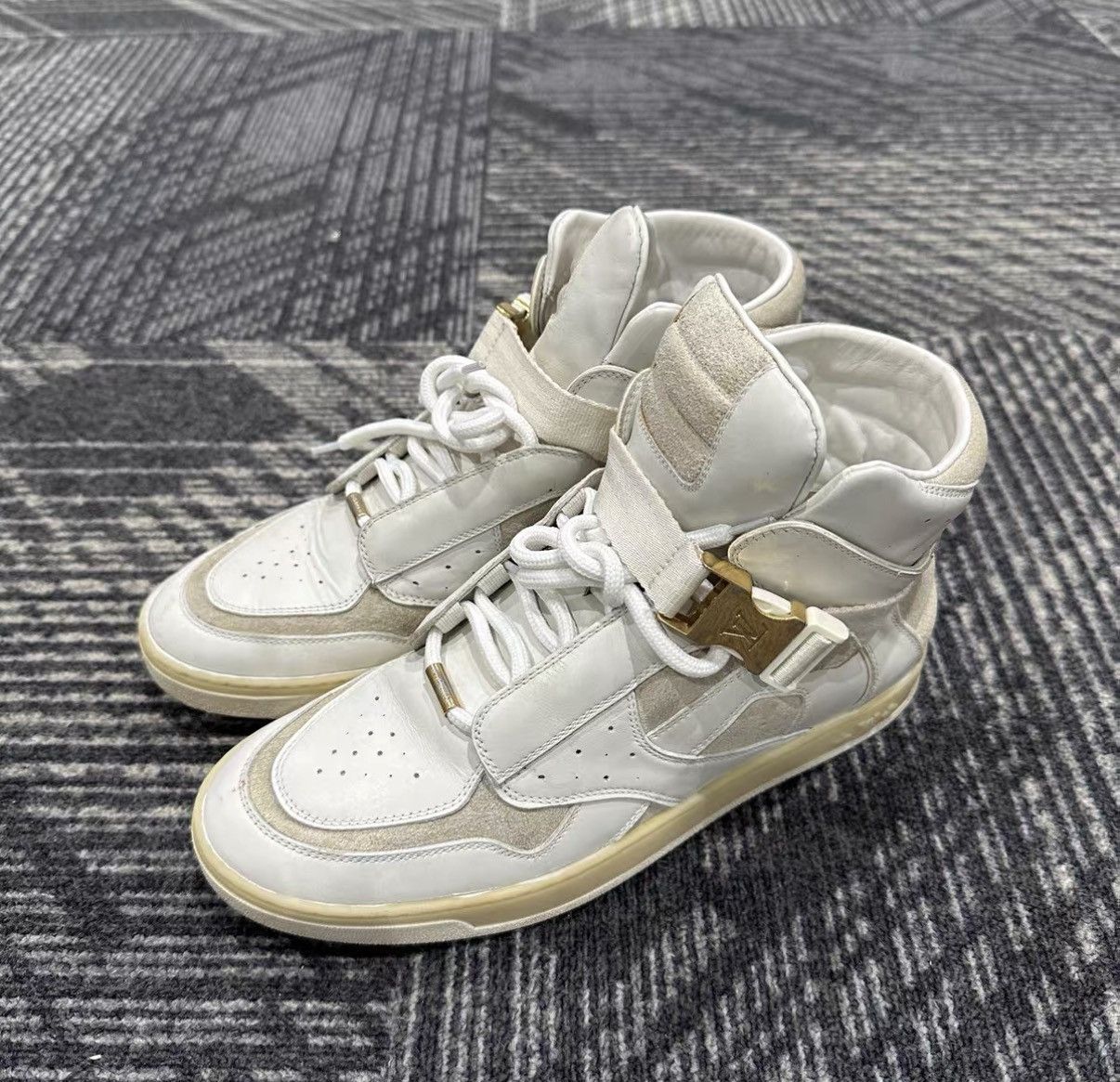Louis Vuitton Louis Vuitton Color-Block Leather Sneakers J42 Size US 6.5 / IT 36.5 - 1 Thumbnail