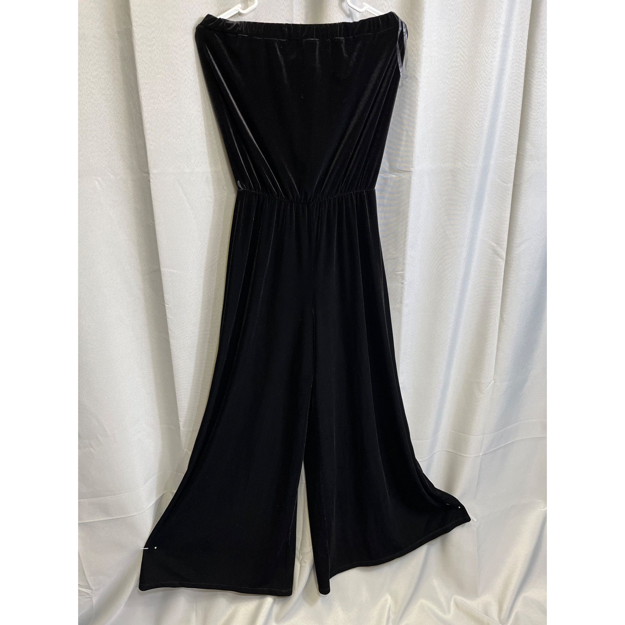 Other Prelude SKU 7614 Black Velvet Strapless Jumpsuit Size 4 Size 27" / US 4 / IT 40 - 1 Thumbnail