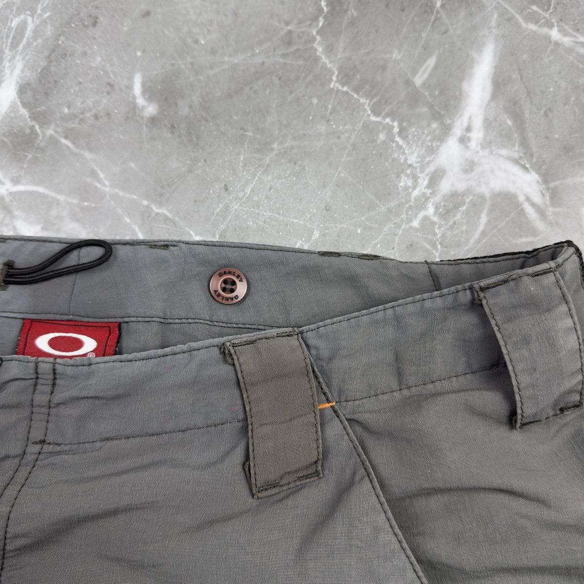 Oakley Vintage Oakley☠️ Red Tab Skeleton Logo Cargo Shorts L Size Size US 34 / EU 50 - 14 Thumbnail