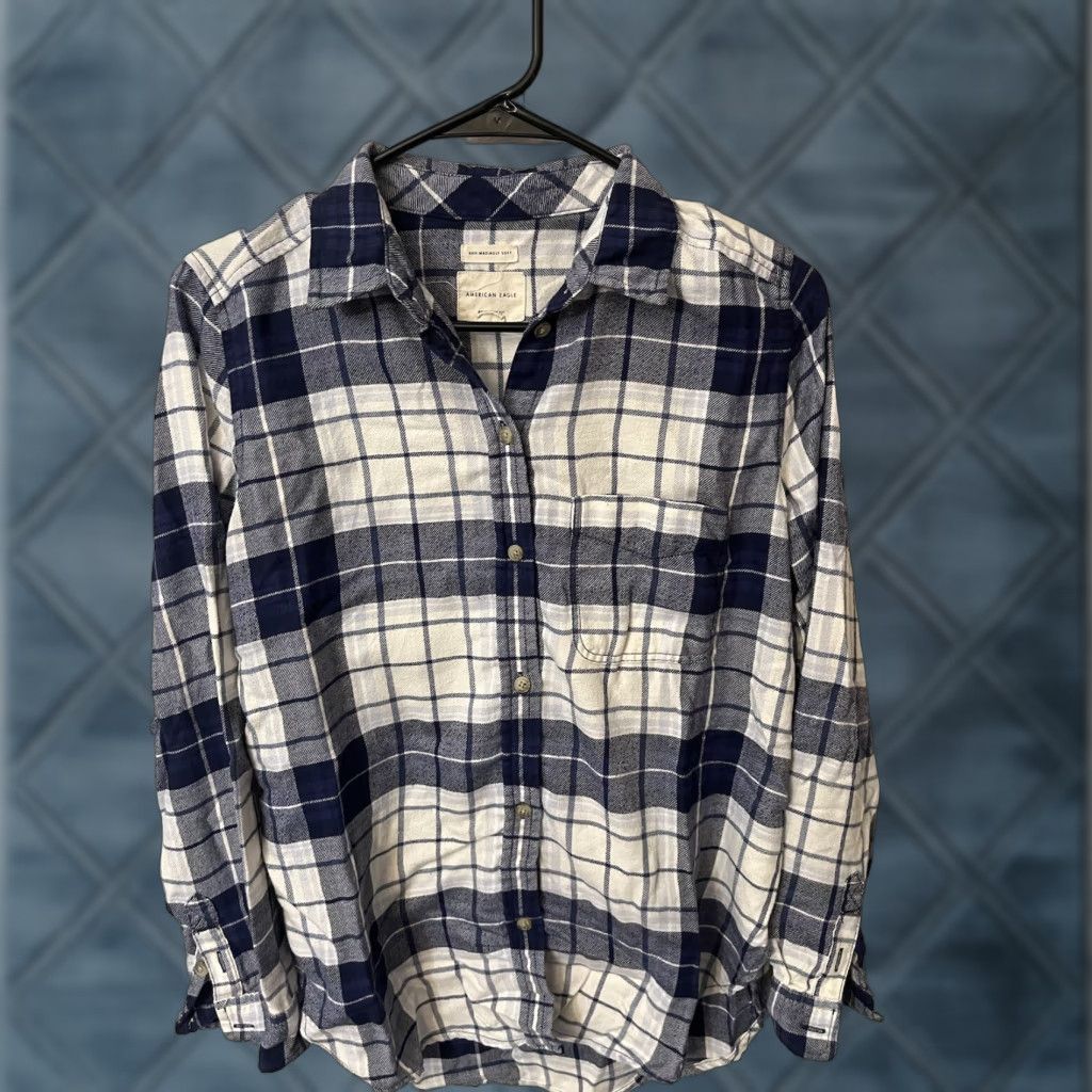 American Eagle Outfitters American Eagle Shirt Womens S Boyfriend Fit Button Up Blue Plaid Ahh Mazi Size S / US 4 / IT 40 - 1 Thumbnail