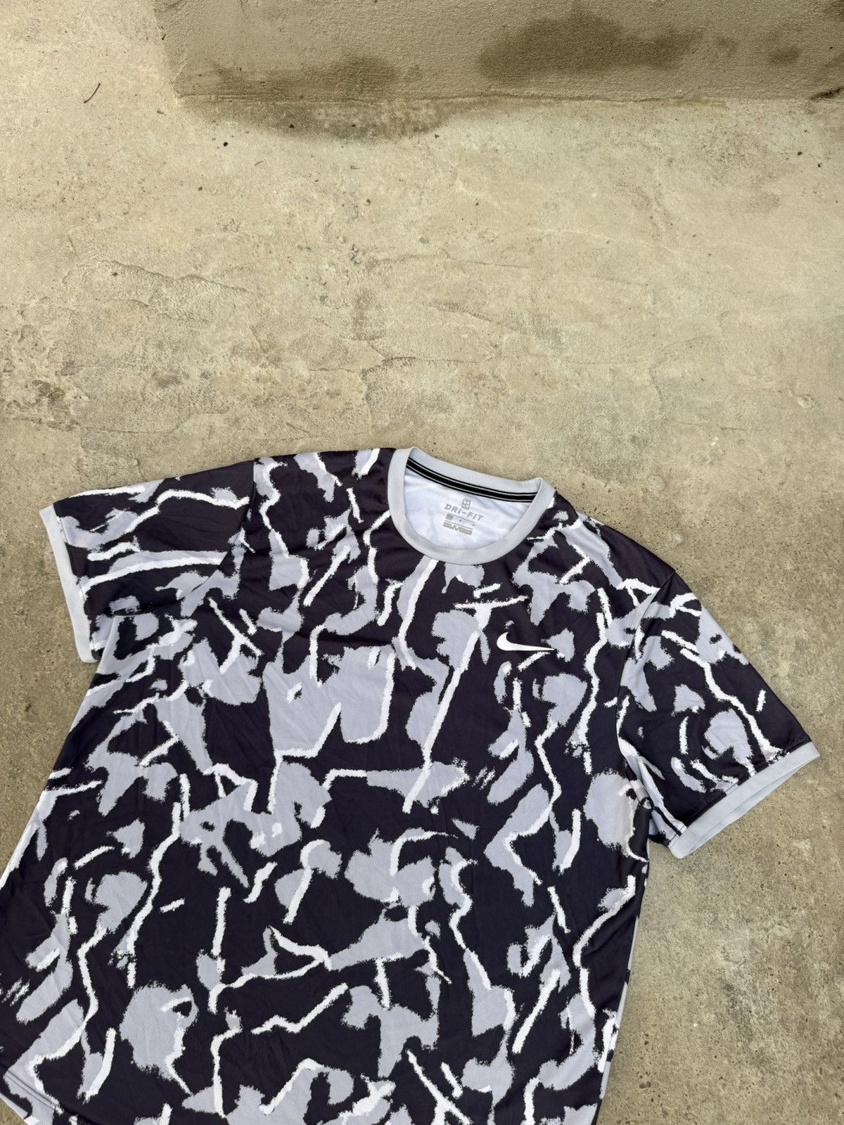 Nike RARE NIKE MULTILOGO CAMO T-SHIRT Size US L / EU 52-54 / 3 - 3 Thumbnail