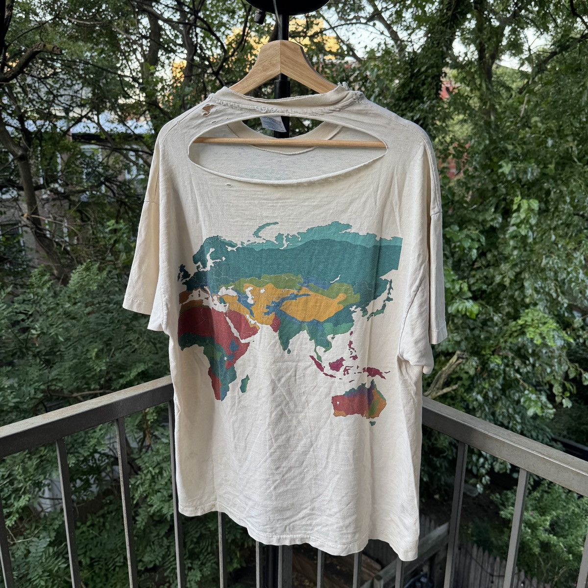 Vintage Thrashed Faded Distressed World Biomes Tee ERD Grunge Chrome Size US XL / EU 56 / 4 - 2 Thumbnail