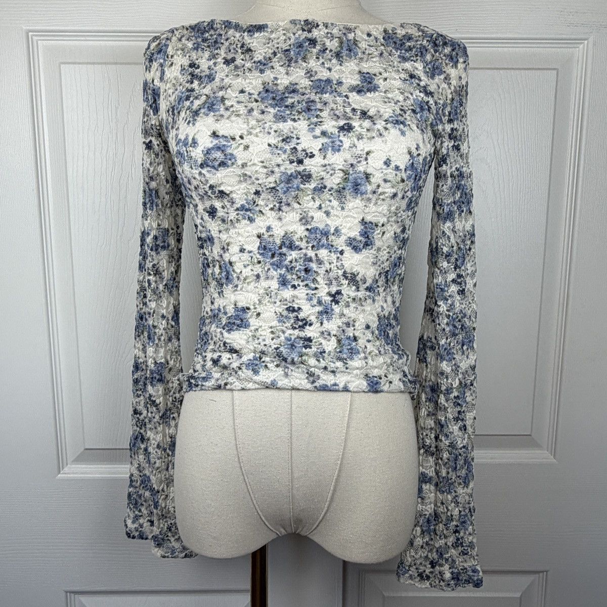 Arizona Jean Co. Arizona Jean co lace floral long sleeve top Size S / US 4 / IT 40 - 1 Thumbnail