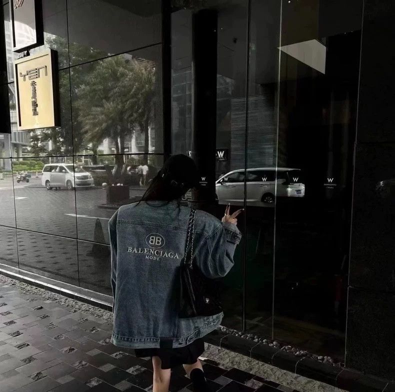Balenciaga Balenciaga Blue Washed Destroyed Back Embroidered Double B Size US S / EU 44-46 / 1 - 7 Thumbnail