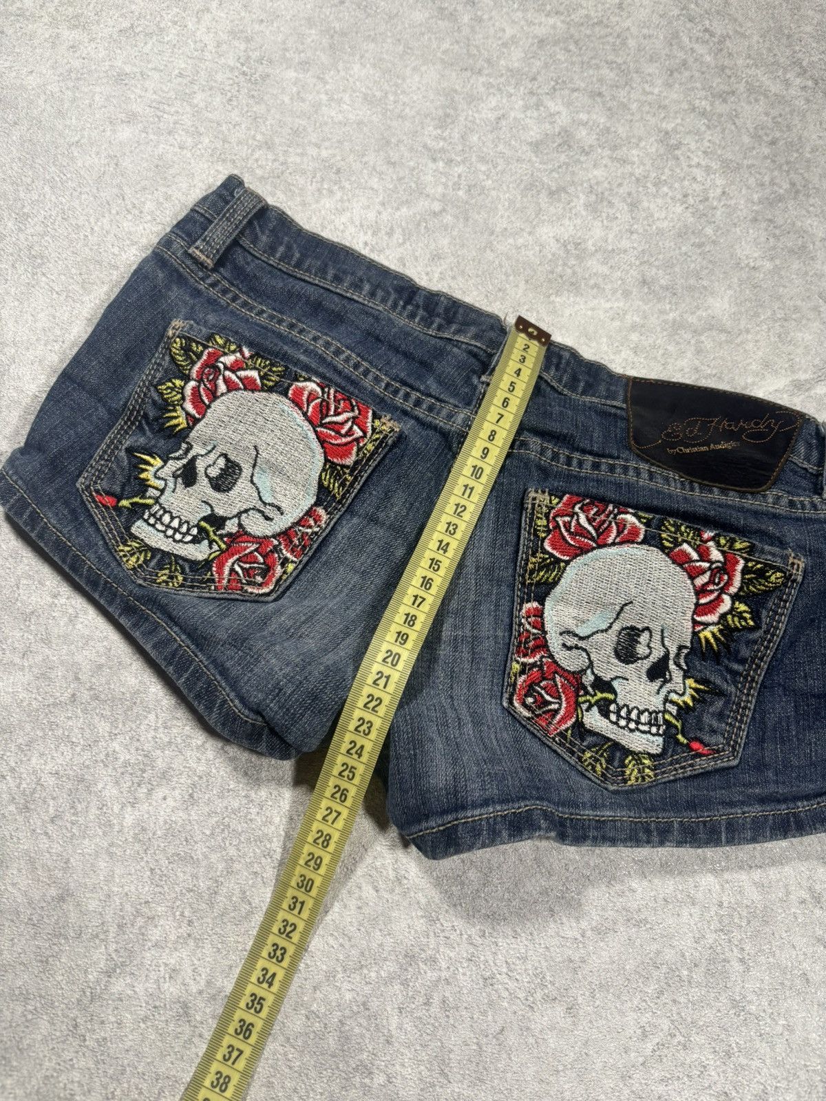 Ed Hardy Ed Hardy Low Rise Y2K Skull Roses Embroidered Denim Shorts Size 27" / US 4 / IT 40 - 11 Thumbnail