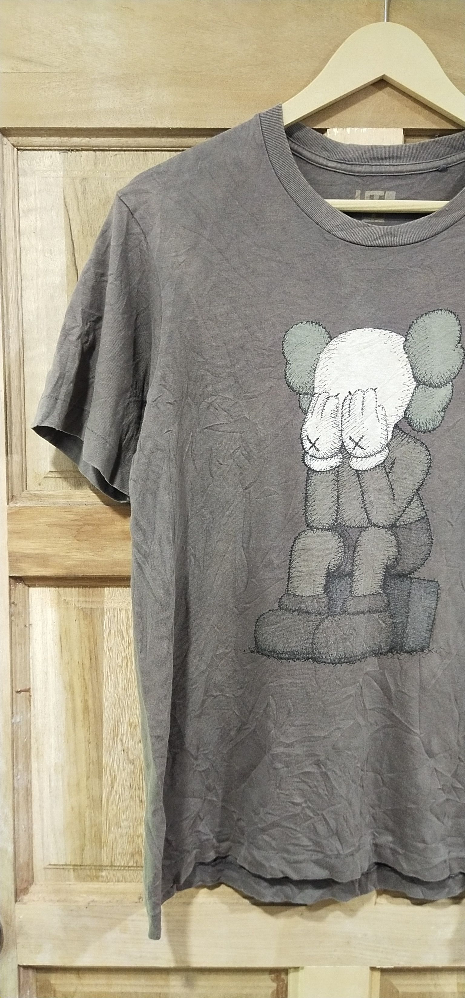 Kaws × Uniqlo Final Drop Uniqlo x Kaws Tshirt Size US M / EU 48-50 / 2 - 2 Thumbnail