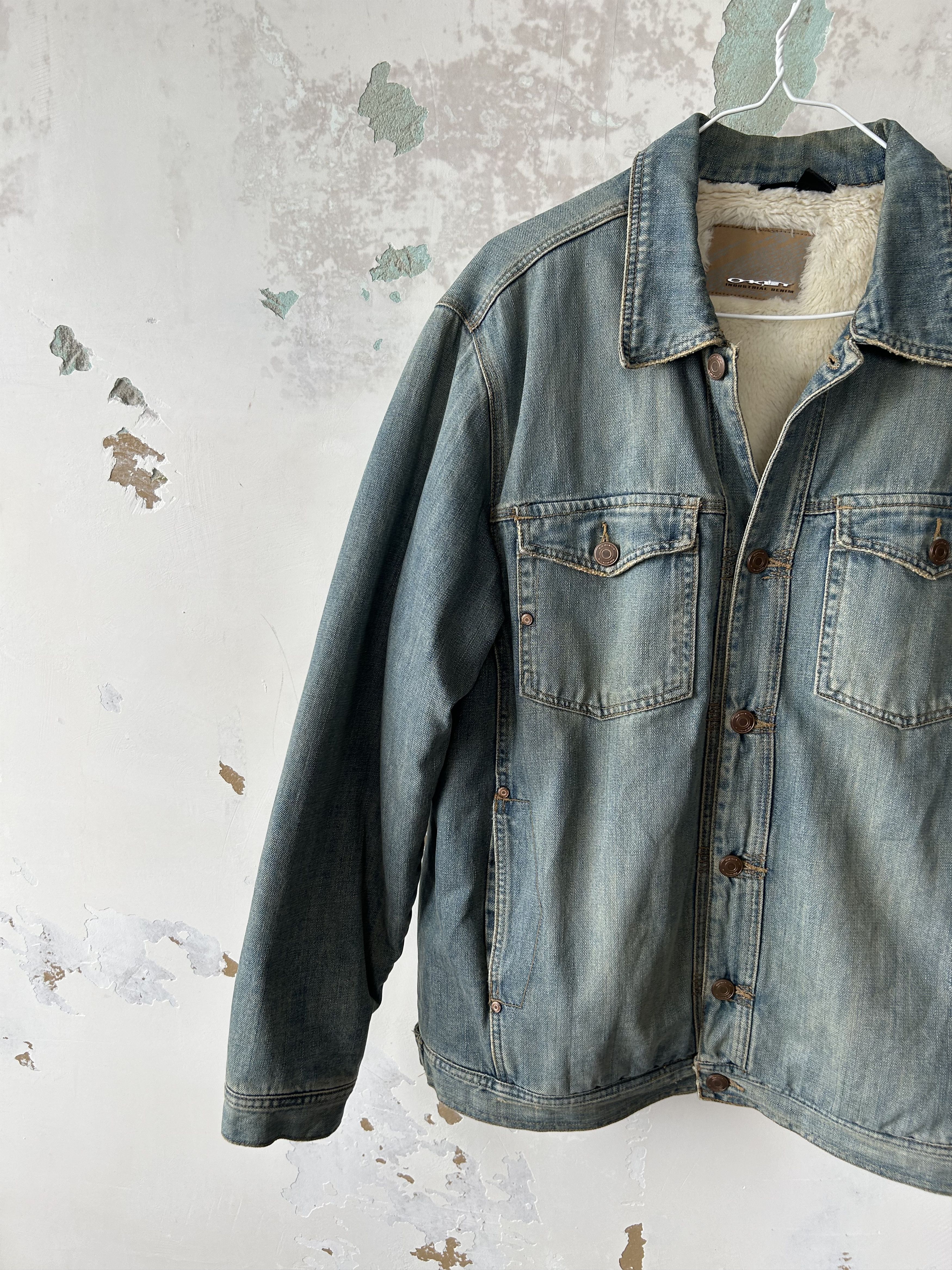 Oakley Vintage Oakley Sherpa Denim Jacket Trucker Lined Size US L / EU 52-54 / 3 - 3 Thumbnail