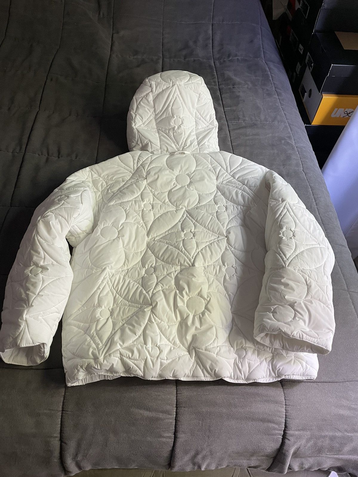 Louis Vuitton Louis Vuitton White Flower Quilted Puffer Hooded Jacket Size US S / EU 44-46 / 1 - 3 Thumbnail