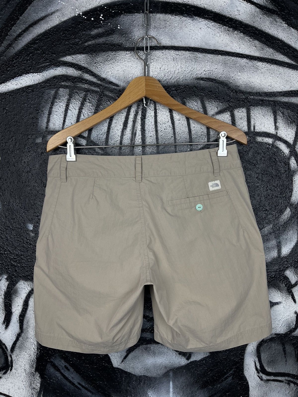 The North Face The North Face Casual Beige Women’s Shorts Size 10 Size 32" / US 10 / IT 46 - 6 Thumbnail