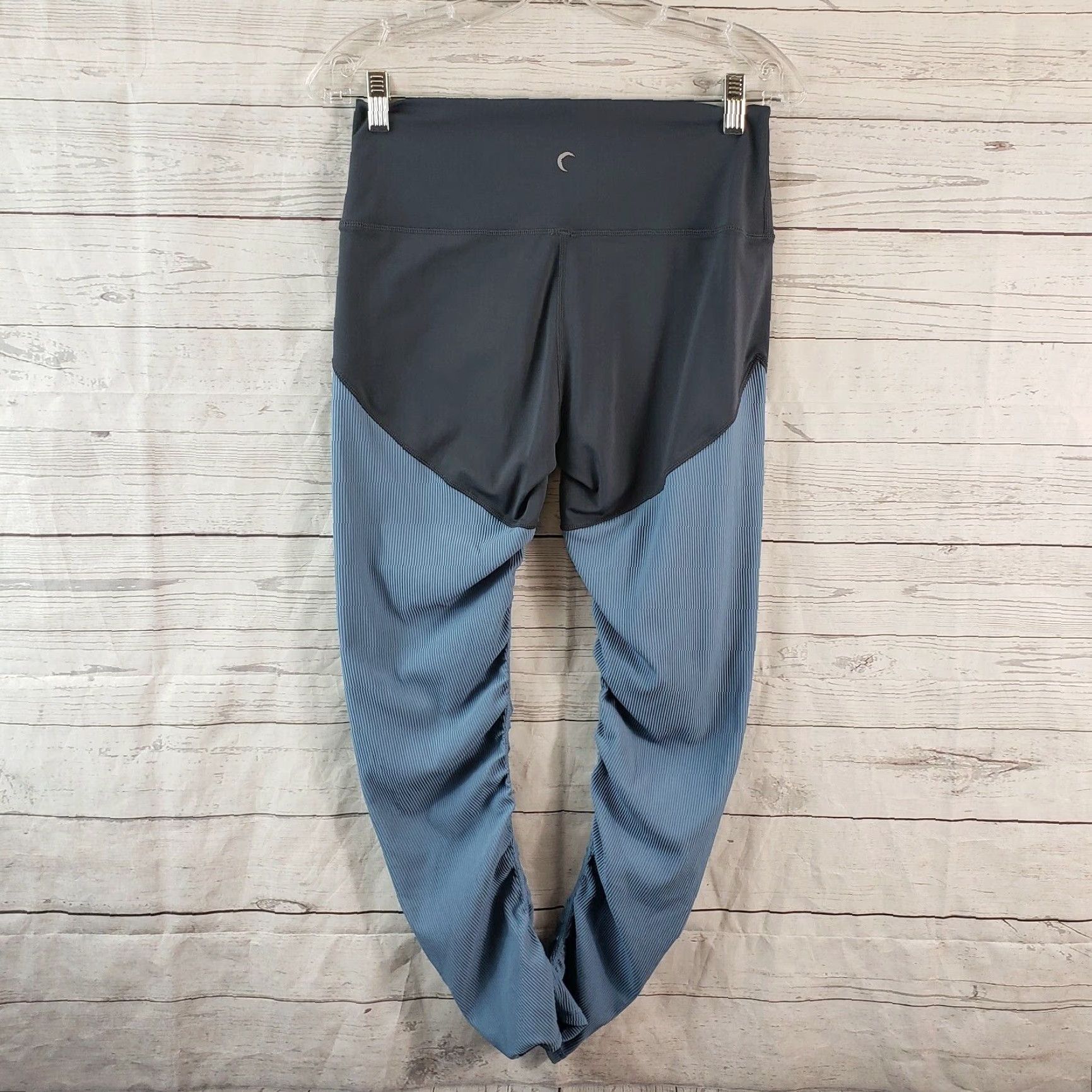 Vintage Zyia Womens Storm Parallel Luxe Leggings Sz 8-10 Blue Ribbed Mid Rise Leggings Body: 8 Inseam 25" Womens Stretch Nylon Activewear Compression Ribbed Size 30" / US 8 / IT 44 - 3 Thumbnail