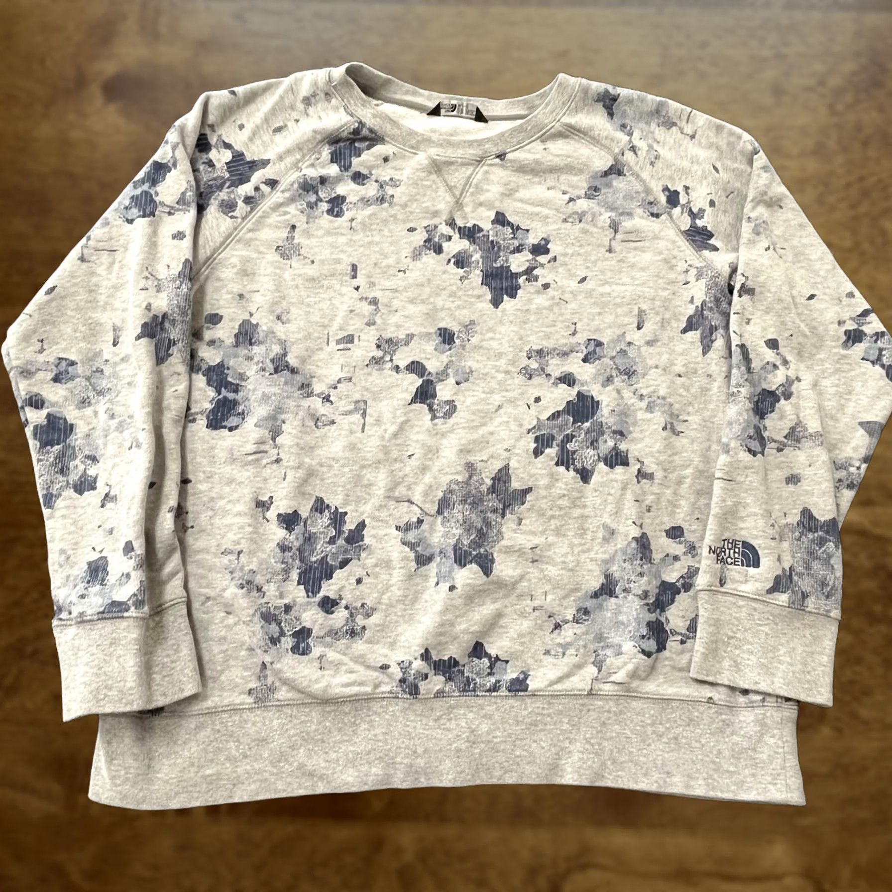 The North Face VINTAGE The North Face Sweatshirt Womens XL Gray Blue Floral Print Crewneck Pullover Size XL / US 12-14 / IT 48-50 - 1 Thumbnail