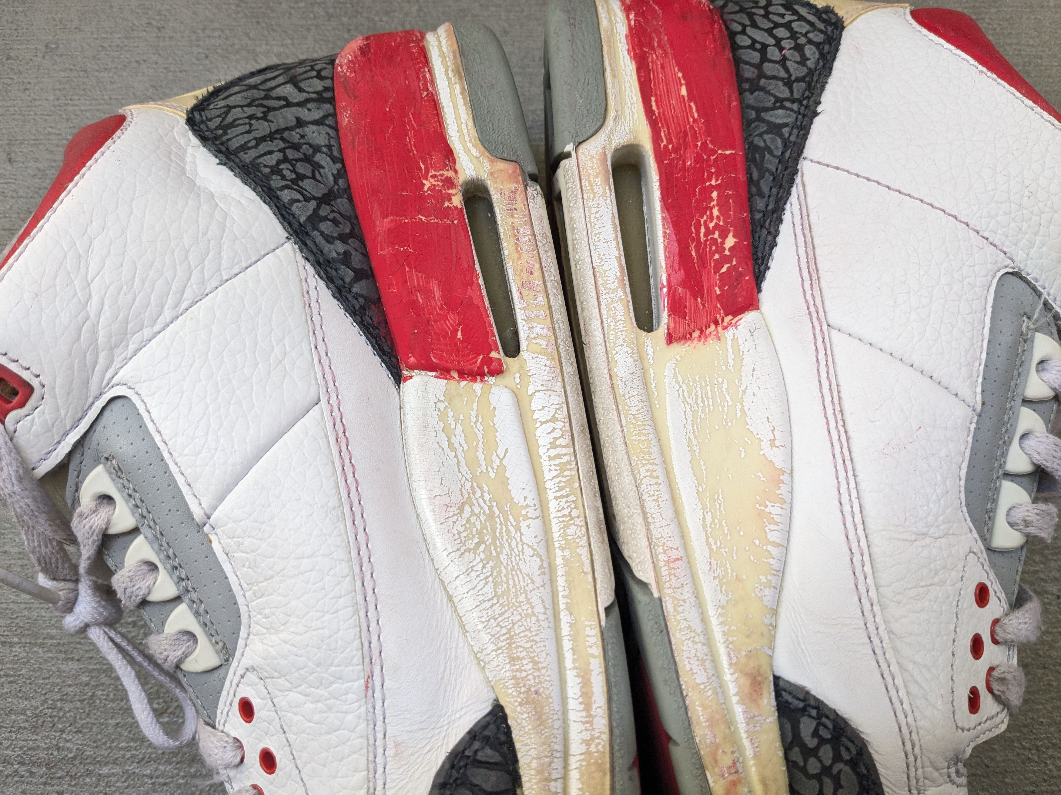 Jordan Brand Nike Air Jordan 3 Retro Fire Red 2007 136064-161 10 White Size US 10 / EU 43 - 10 Thumbnail