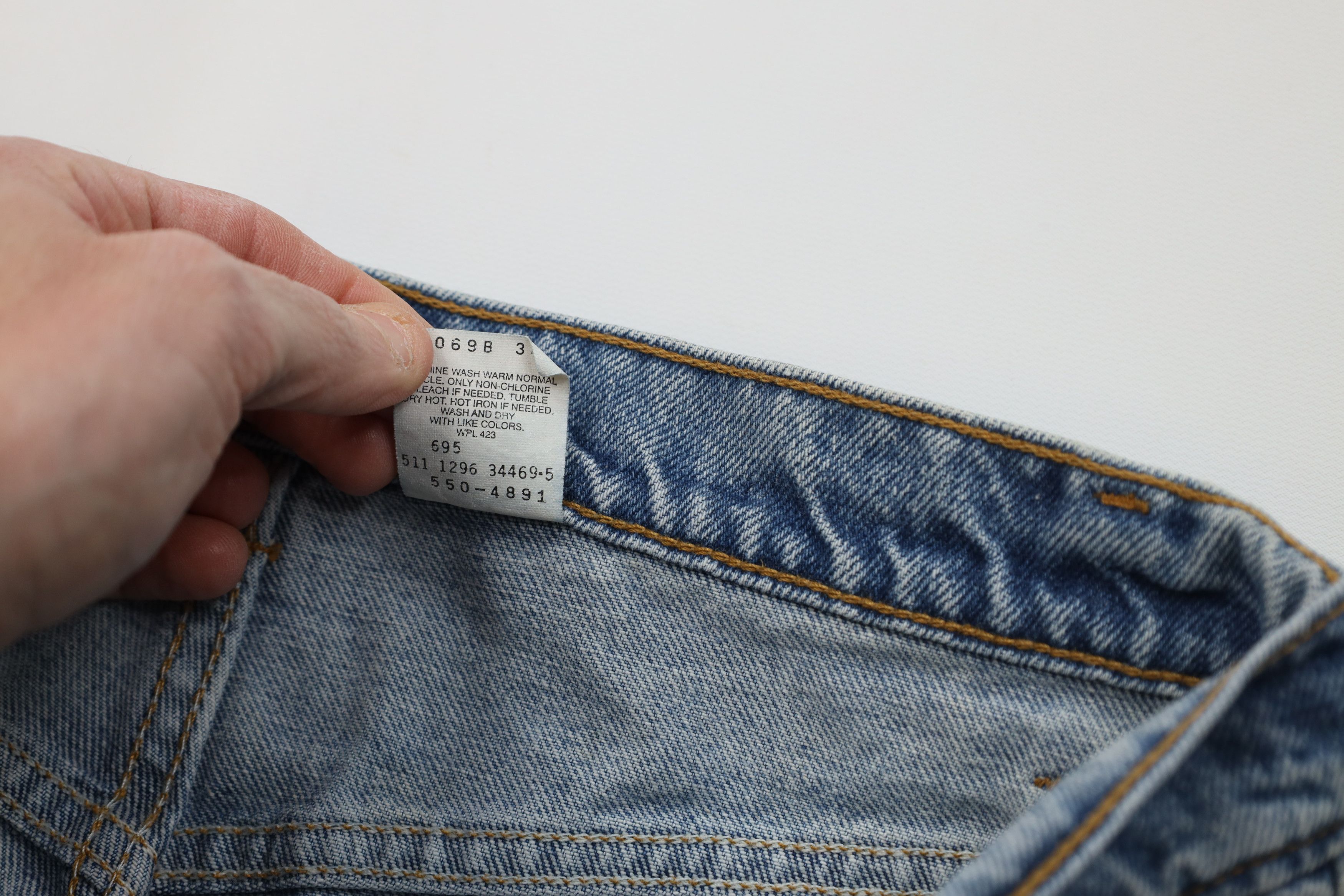 Levi's Vintage 90s Levis 550 Relaxed Fit Denim Jeans Blue USA Size US 34 / EU 50 - 10 Thumbnail