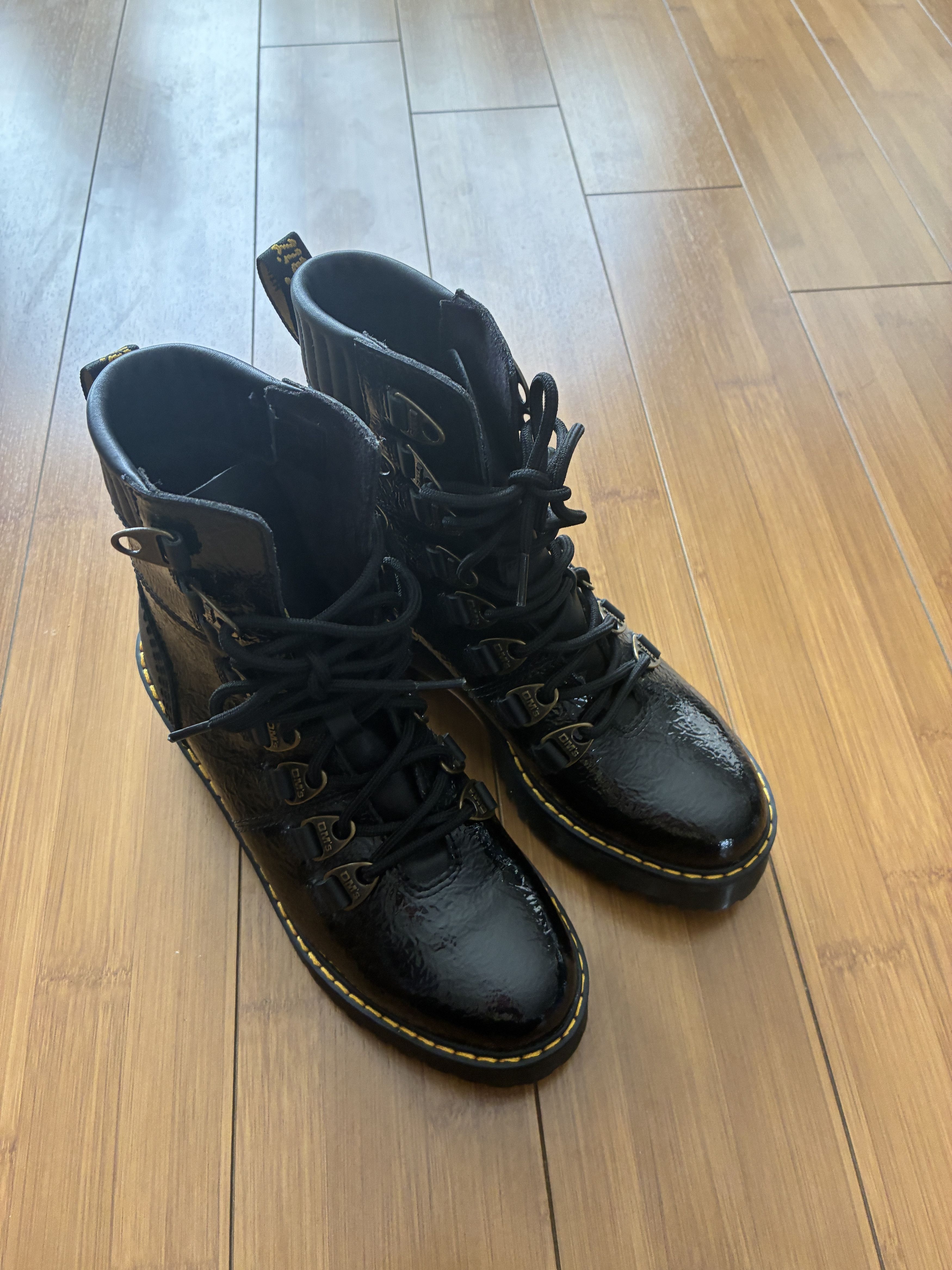 Dr. Martens Dr. Martens Laurenne Distressed Patent Leather Boots 7 Size US 7 / IT 37 - 1 Thumbnail