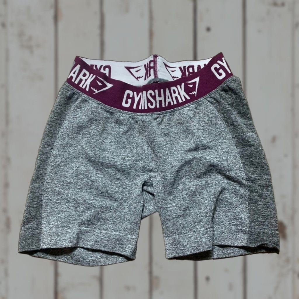 Gymshark Gymshark Shorts Women XS Gray Regular Athletic Gymshark Gray Shorts Women XS Regular Athletic Size 26" / US 2 / IT 38 - 1 Thumbnail