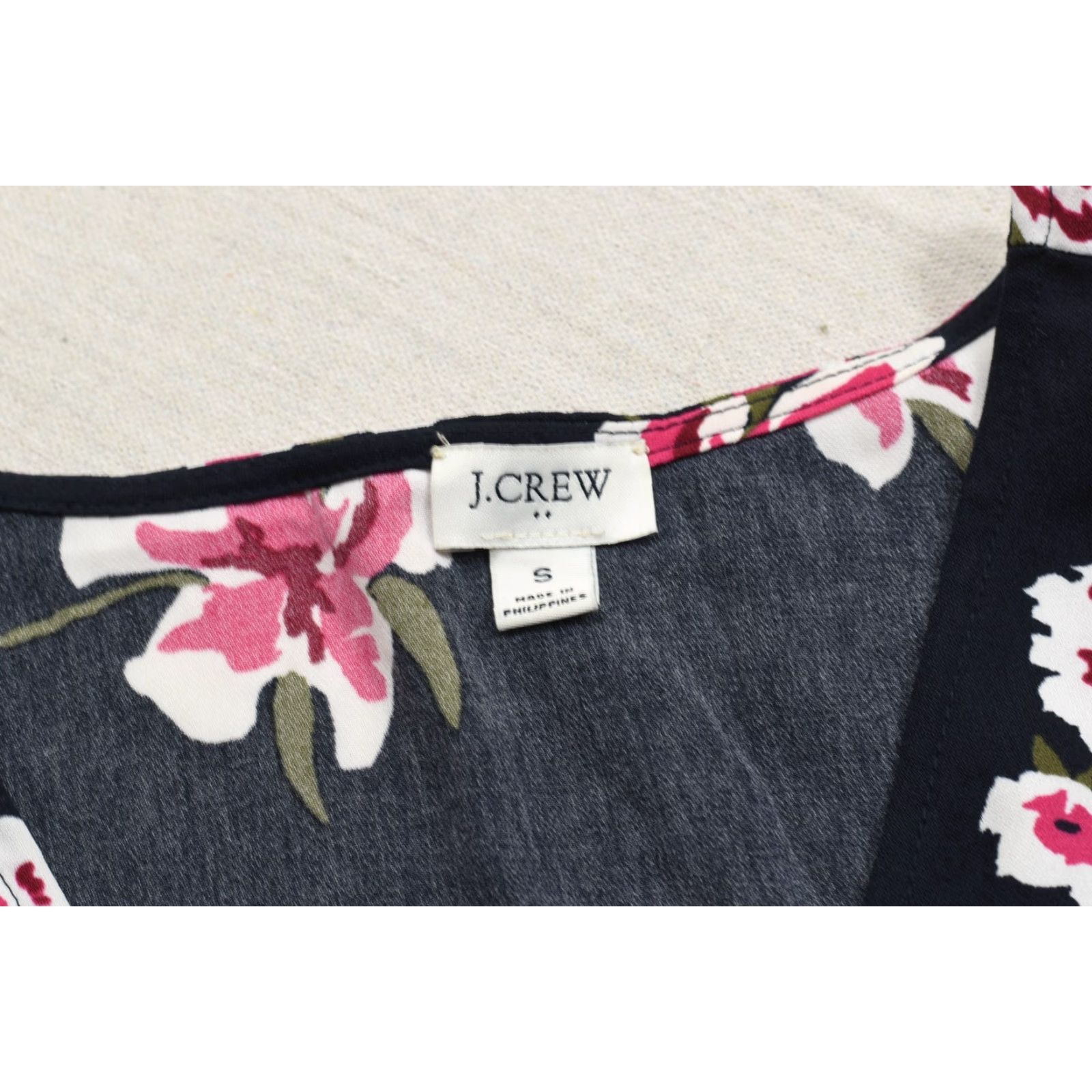J.Crew J.CREW Floral Faux Wrap Mini Dress Navy Pink S Flutter Sleeve Elastic Waist Short Dress Pink Floral Shirt? Size S / US 4 / IT 40 - 8 Thumbnail