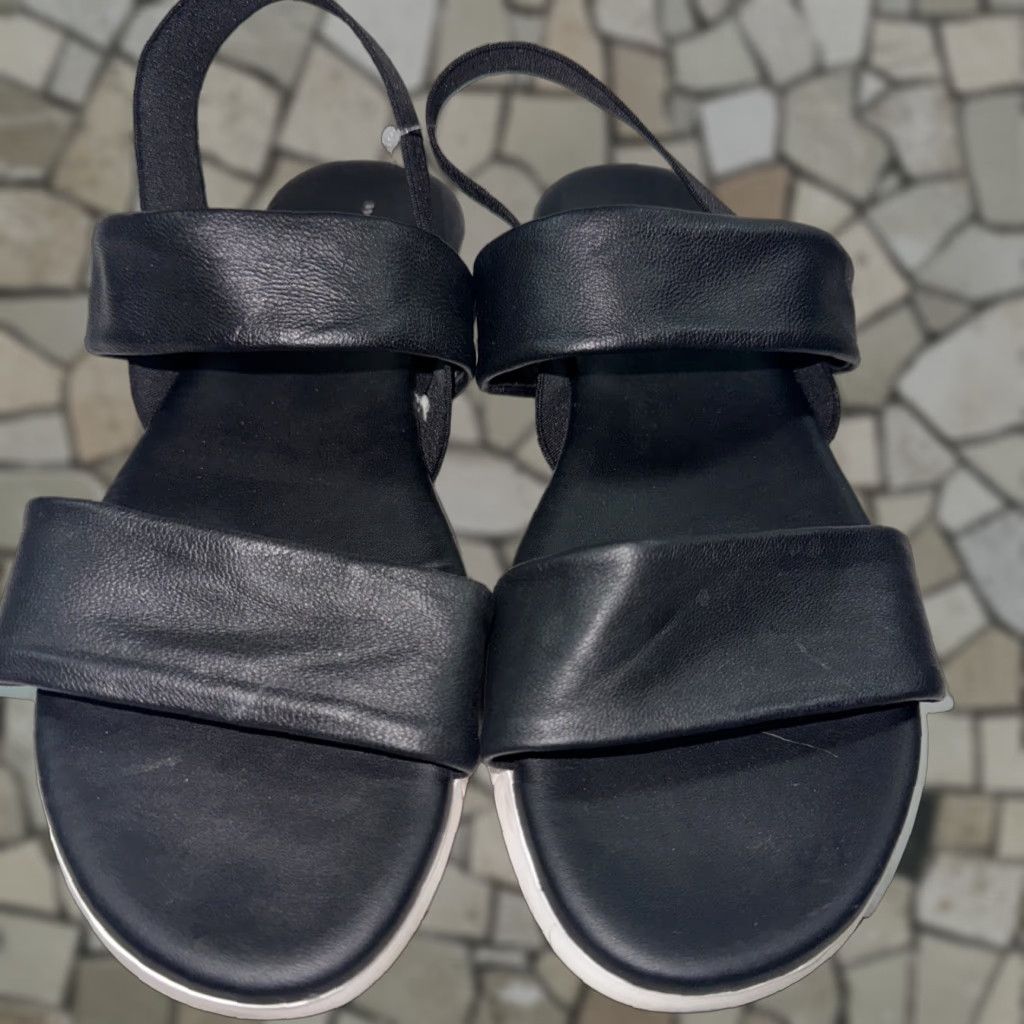 Vintage Mila Paoli Womens Sandals 448D Made In Italy Black Leather Strappy Low Heel Shoes Size 7.5 Comfort
