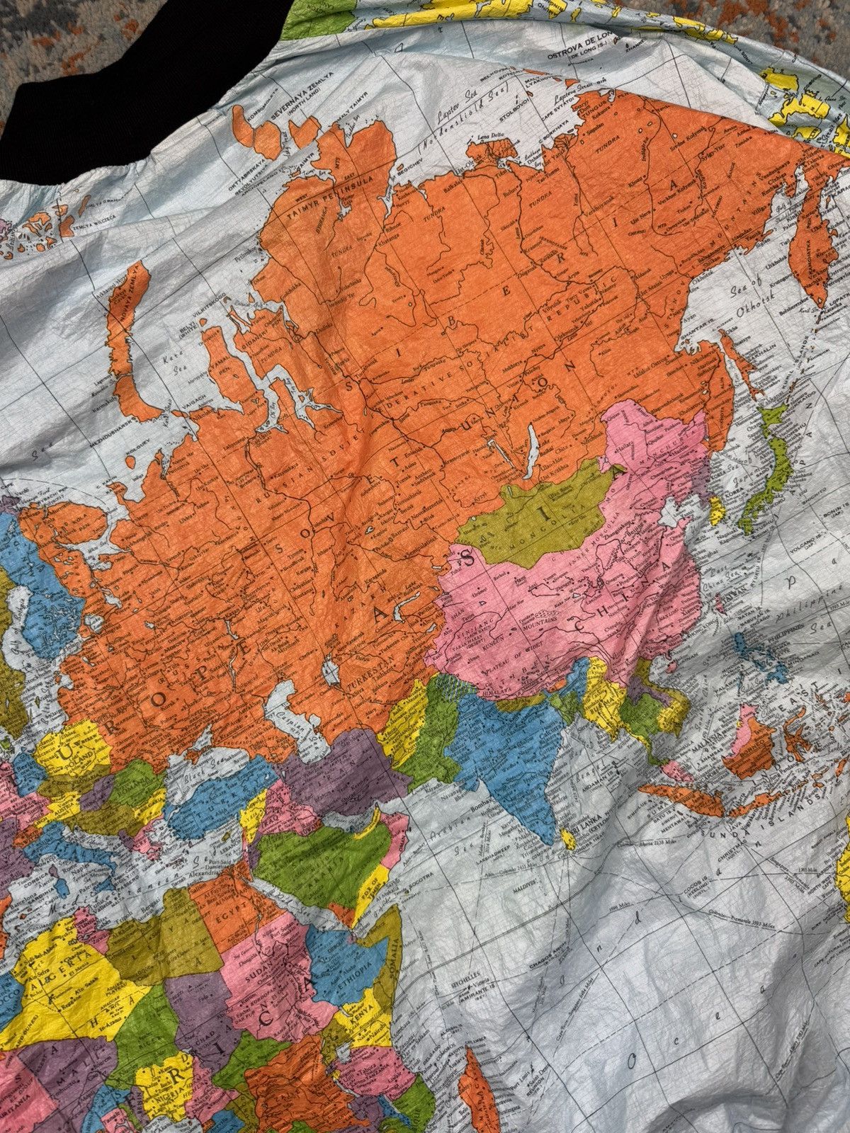 Vintage Vintage 1990 World map all over print jacket kurt cobain Size US L / EU 52-54 / 3 - 9 Thumbnail