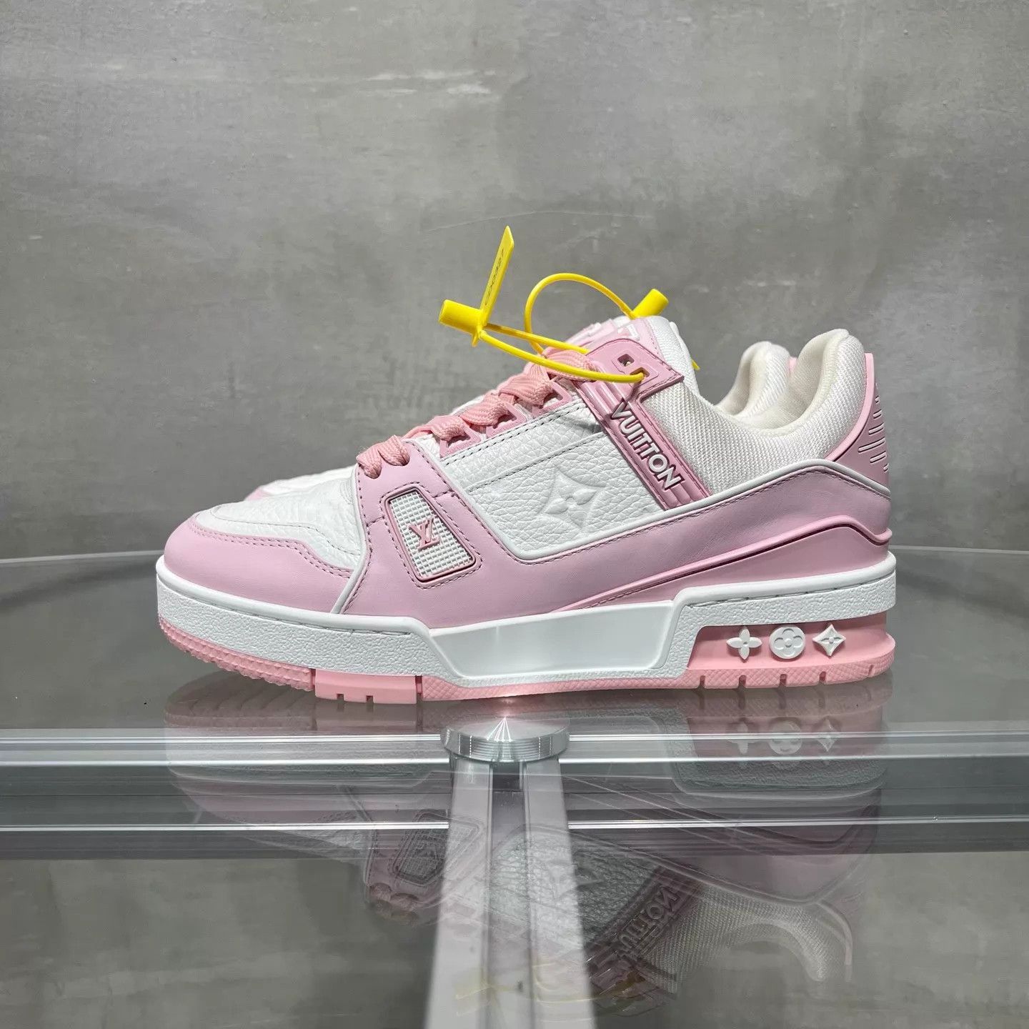 Louis Vuitton Louis Vuitton Trainer White/Pink Women's UK2.5/36.5 New Size US 6 / IT 36 - 3 Thumbnail