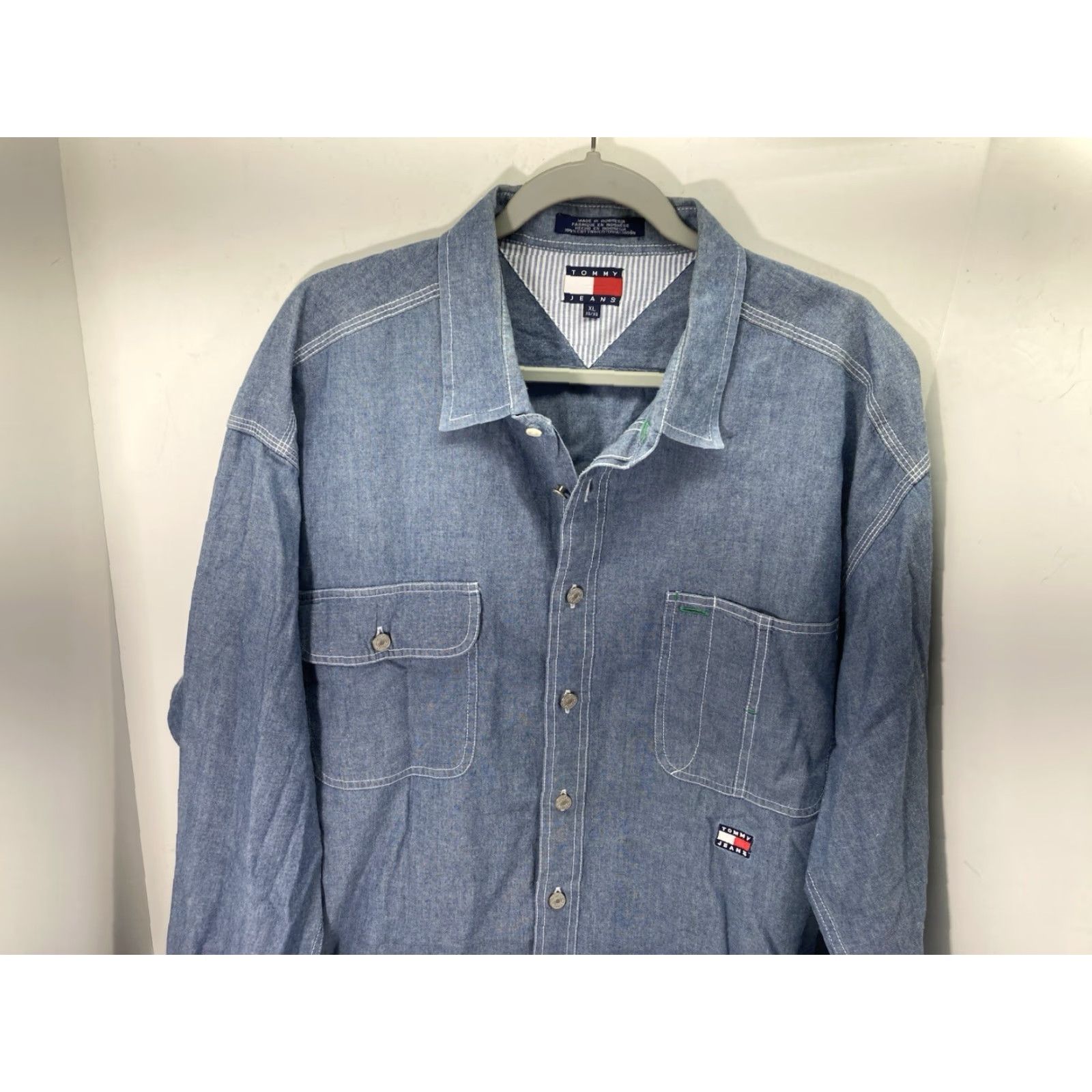 Tommy Hilfiger VINTAGE Tommy Hilfiger Chambray Shirt Men XL Blue Metal Button Long Sleeve Shirt Adjustable Oversized 27x32 Mens Size US XL / EU 56 / 4 - 2 Thumbnail