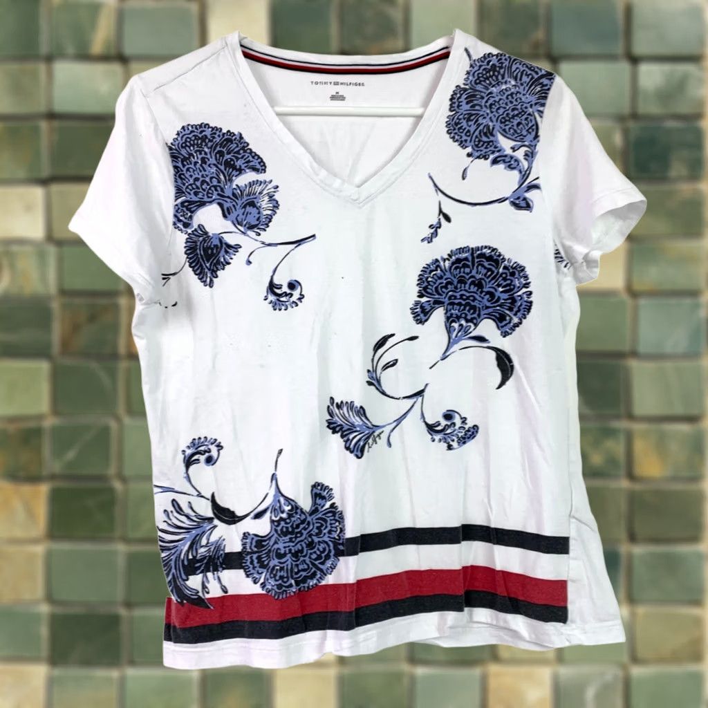 Tommy Hilfiger Tommy Hilfiger Womens Medium V-Neck Floral Tee T-Shirt Red White Blue Size M / US 6-8 / IT 42-44 - 1 Thumbnail