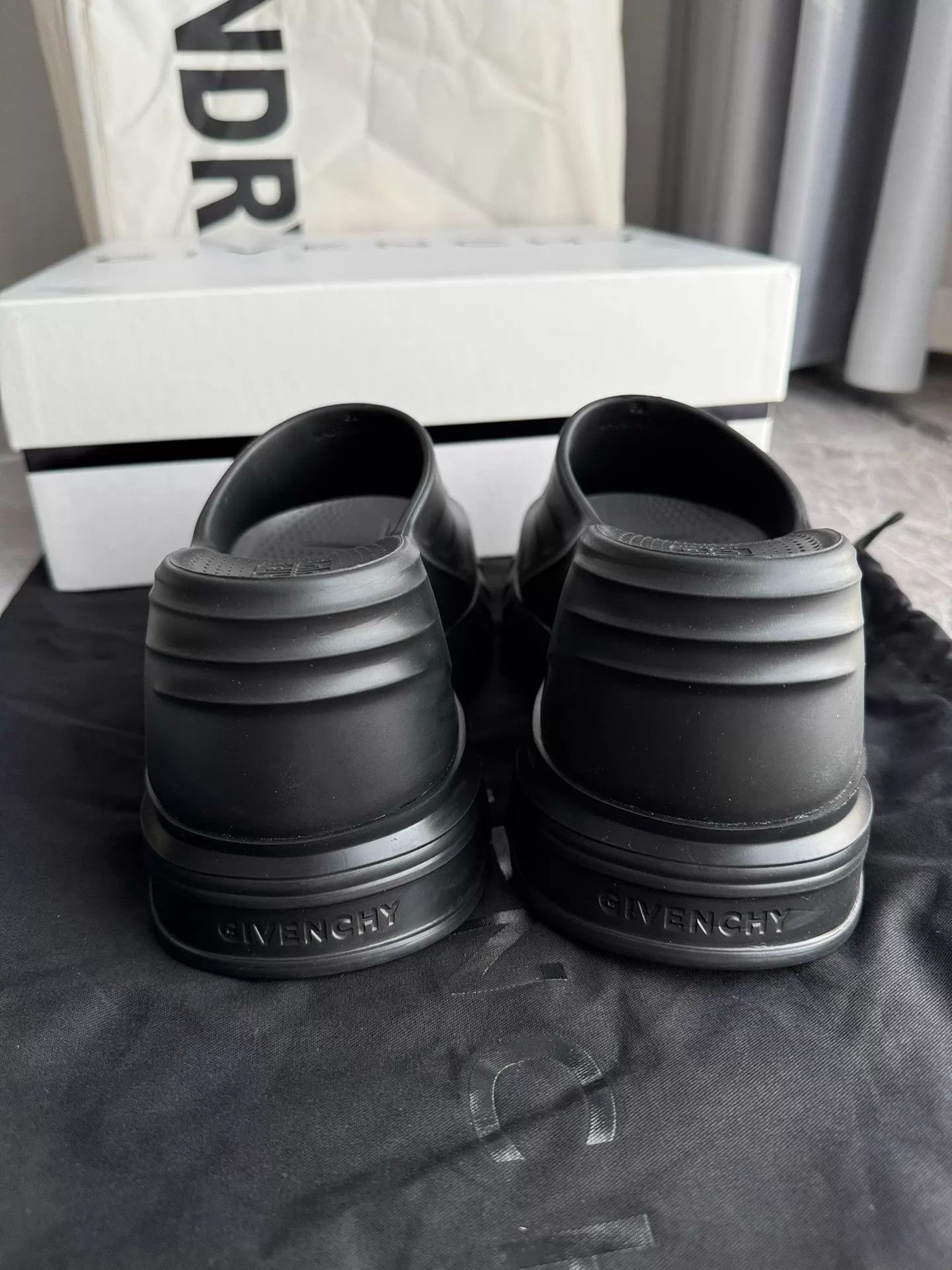 Givenchy Givenchy Shark Slippers Marshmallow Wedge Black 36 Size US 5.5 / IT 35.5 - 4 Thumbnail