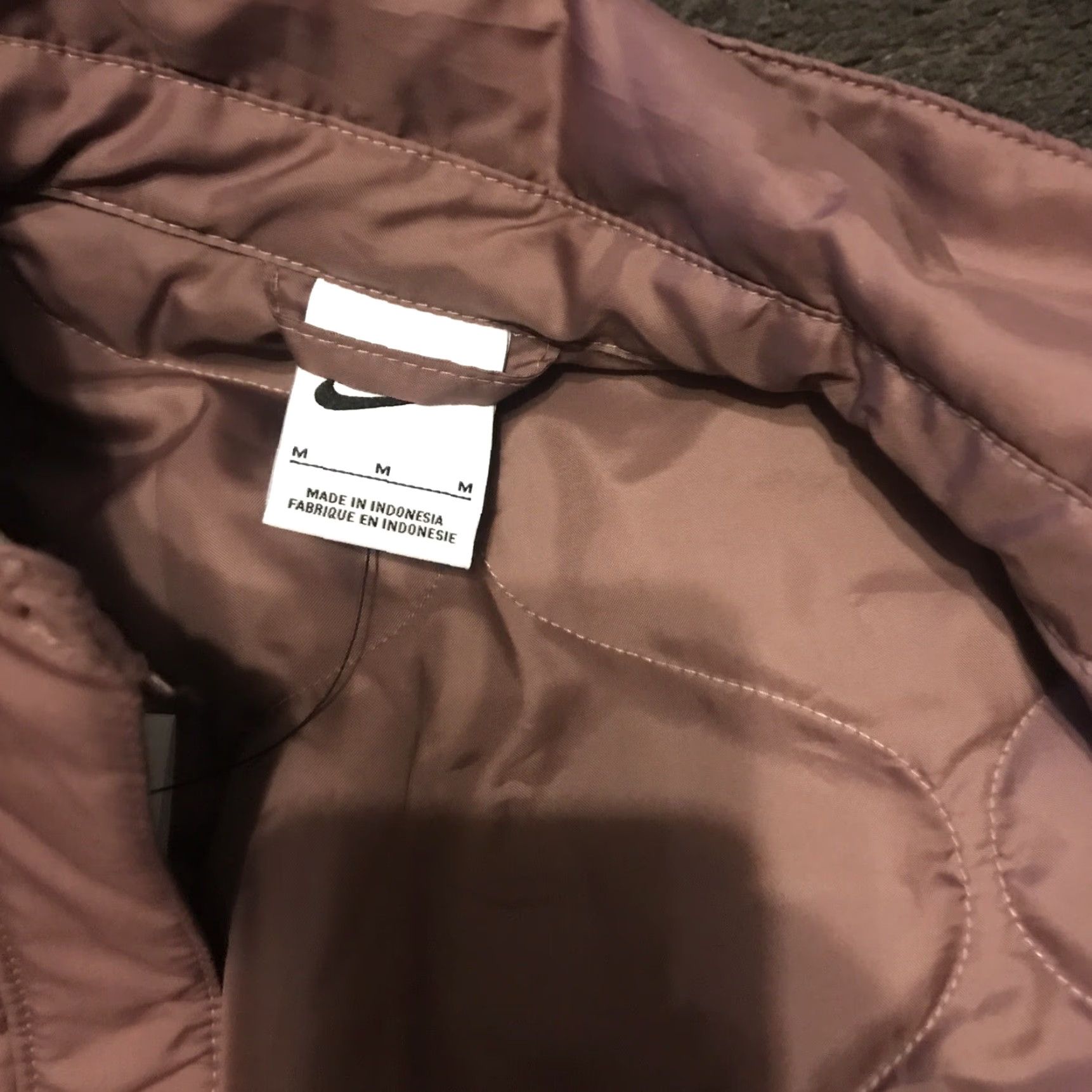 Nike Nike Quilted Vest Womens M Pink Nylon Polyamide Solid Button Vest Unisex Adults Fall Spring Winter Sports Size M / US 6-8 / IT 42-44 - 2 Thumbnail