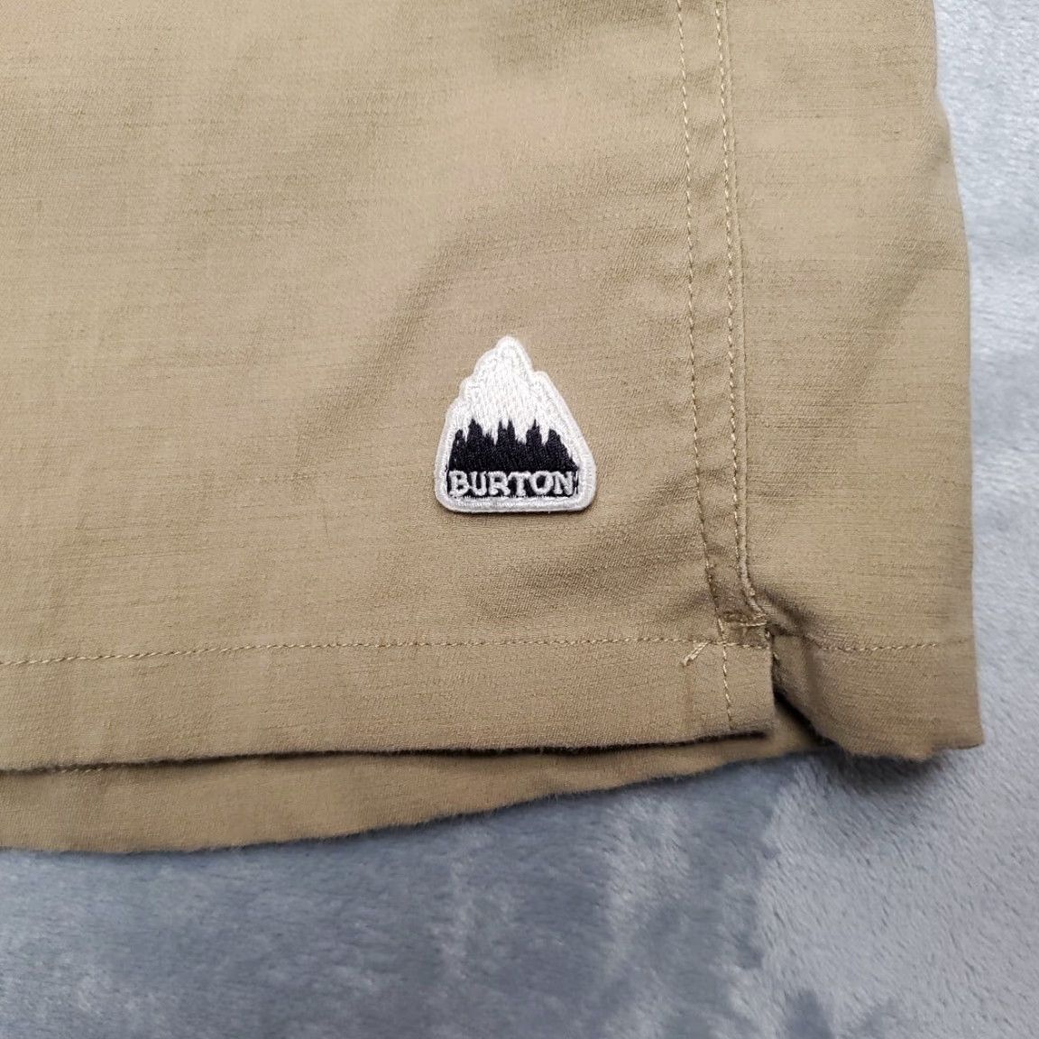 Burton Burton Shorts Mens 34 Tan MB Moxie Hybrid Drawstring Cargo Pocket Board Surf Bermuda Beige Quick Dry Zip Pocket Logo Men 34 Mens Size US 34 / EU 50 - 3 Thumbnail