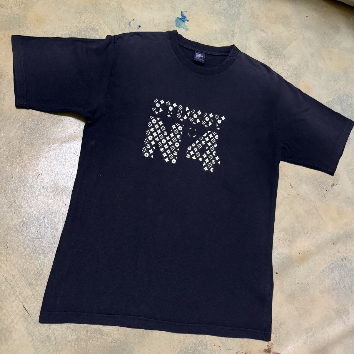 Stussy × Vintage Vintage Stussy LV Monogram No 4 Big Logo T Shirt Size US M / EU 48-50 / 2 - 4 Thumbnail