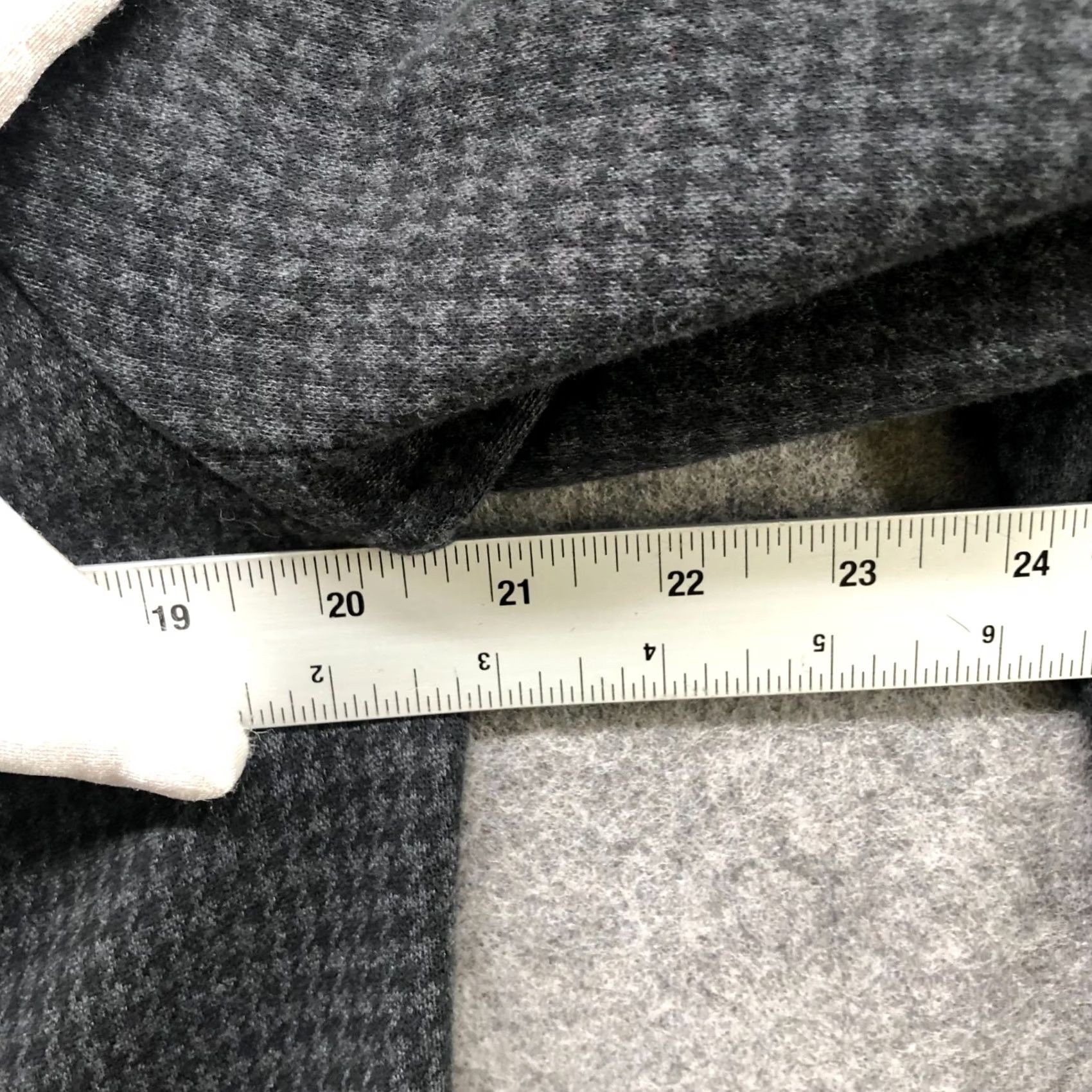 Talbots Talbots Blazer Womens L Gray Black 2 Button Stretch Houndstooth Knit Short Coat Jacket Career Office Casual Business Formal Regular Size Type: Blazer Size L / US 10 / IT 46 - 7 Thumbnail