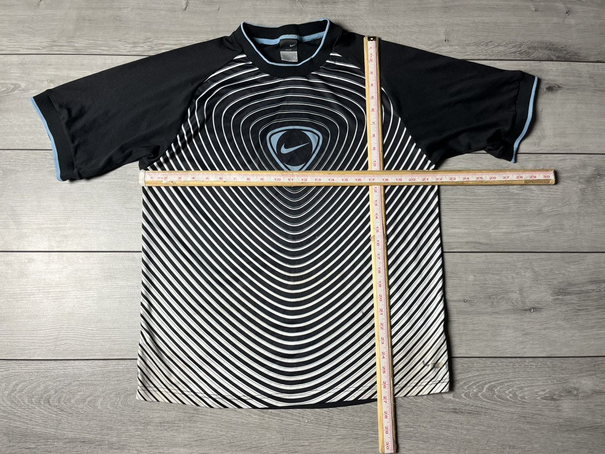 Nike Nike soccer Tshirt size Large center logo Size US L / EU 52-54 / 3 - 6 Thumbnail