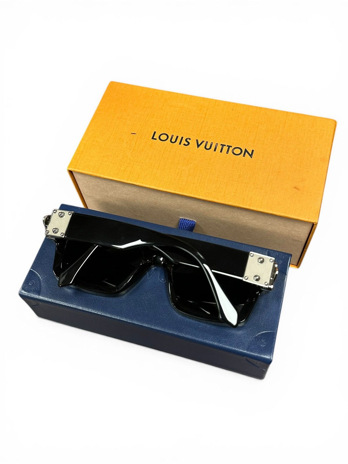 Louis Vuitton LV Match Sunglasses Size ONE SIZE - 11 Thumbnail