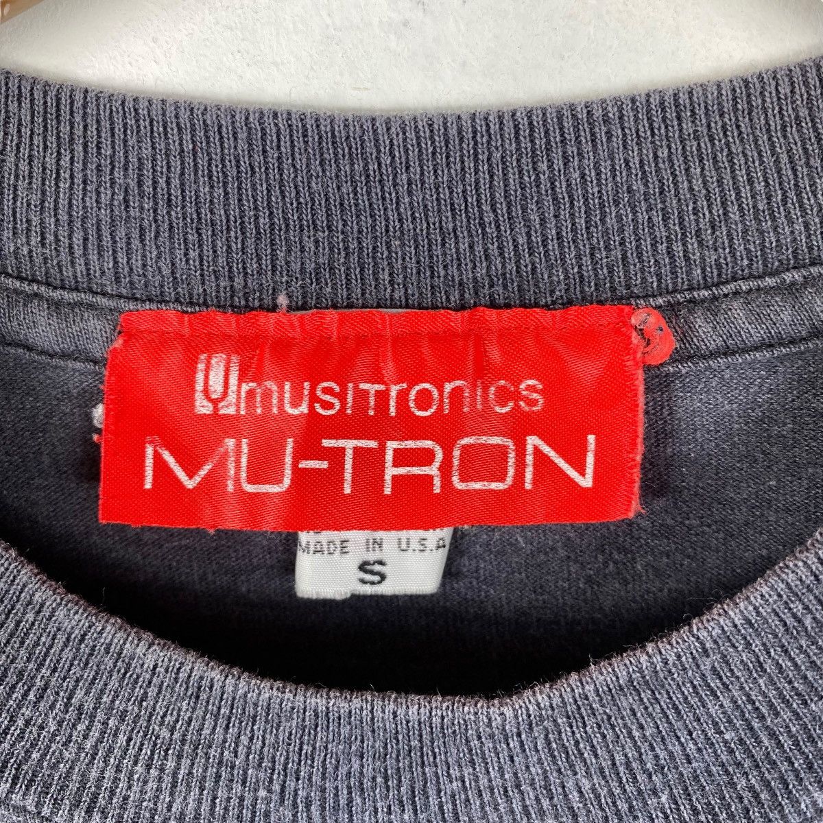 Vintage Vintage 00's MUSITRONICS MU-TRON Graphic Faded Tee Shirt Size US S / EU 44-46 / 1 - 5 Thumbnail