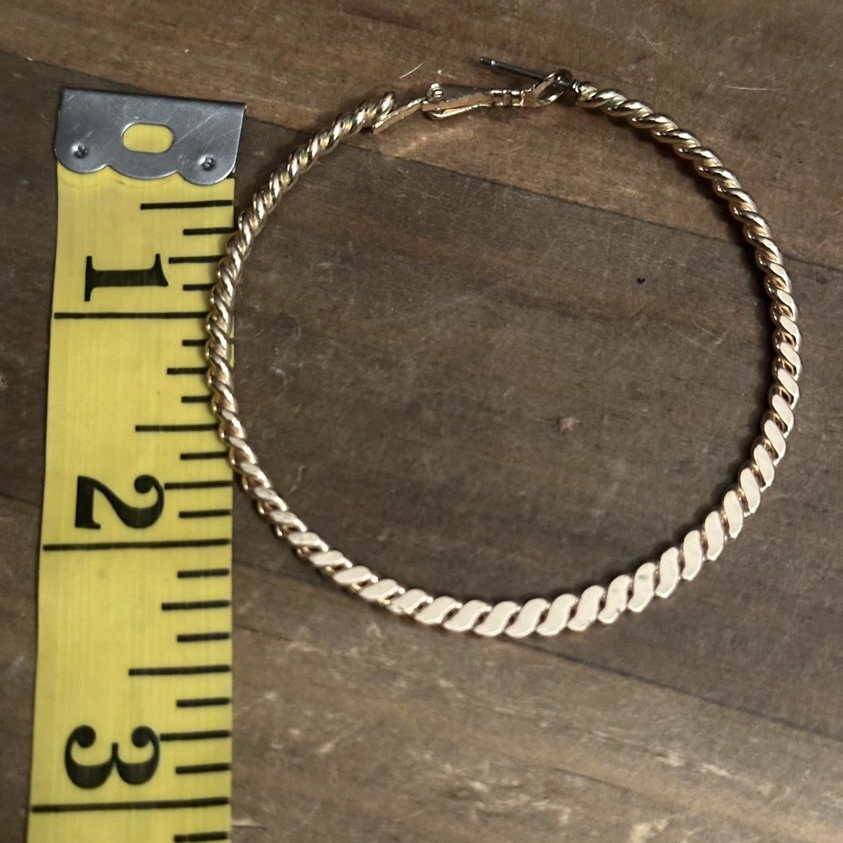 Other Gold tone flat braid hoop earrings Size ONE SIZE - 4 Thumbnail