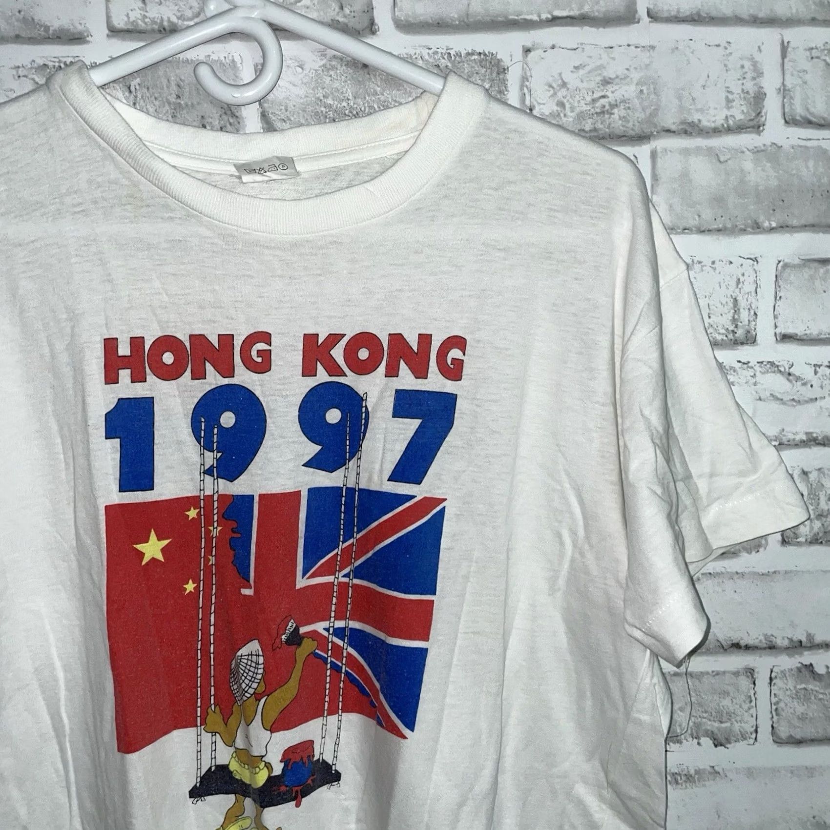 Vintage VINTAGE Hong Kong 1997 100% Cotton White Graphic Tee Mens Size M Single Stitch Shirt White Mens Graphic Tee 1997 Hong Kong Vintage Size US M / EU 48-50 / 2 - 2 Thumbnail