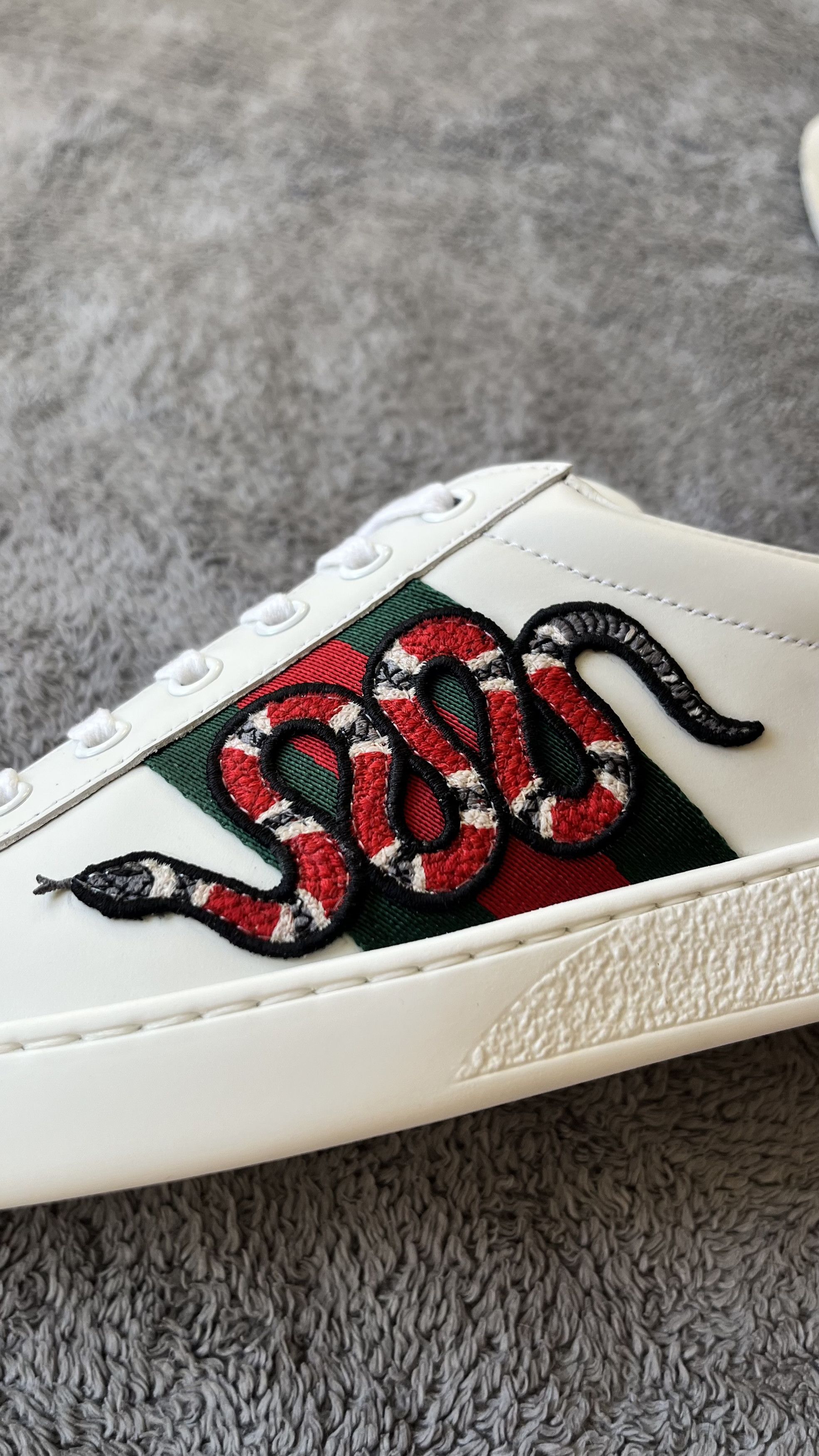 Gucci Gucci Ace Embroidered Snake Sneakers – White Size US 9 / EU 42 - 12 Thumbnail