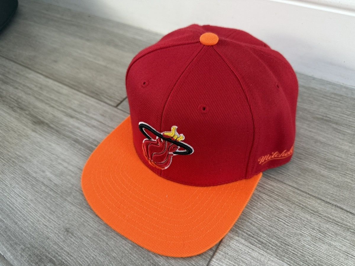Mitchell & Ness × NBA Miami Heat Mitchell & Ness Hardwood Classics Fitted 7 3/8 Size ONE SIZE - 5 Thumbnail