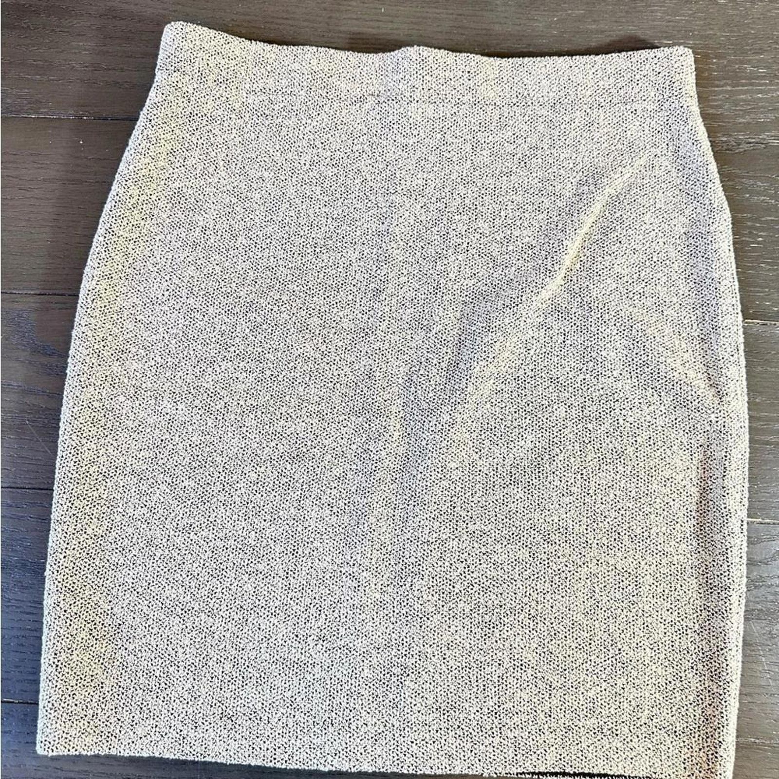 St. John St John Chic Textured Knit Pencil Skirt Size 28" / US 6 / IT 42 - 2 Thumbnail