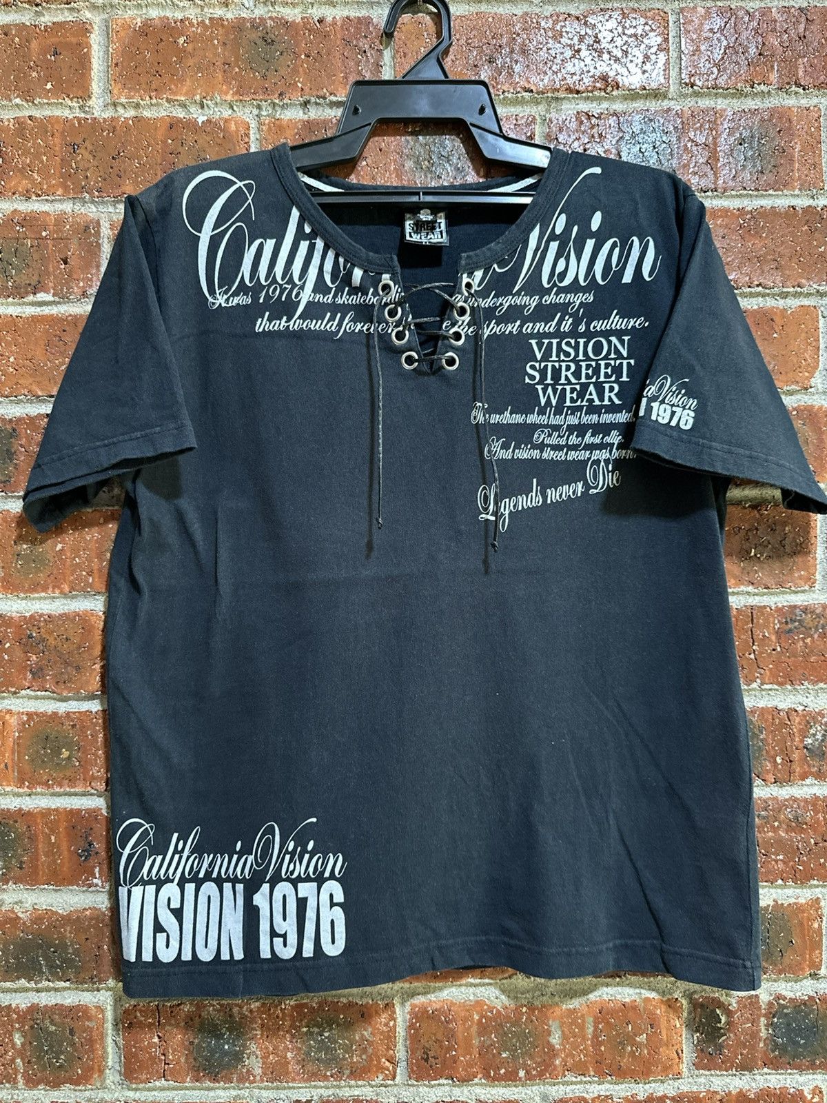 Vision Streetwear Vintage Vision StreetWear Skateboard Skulls Faded Tee Size US M / EU 48-50 / 2 - 1 Thumbnail